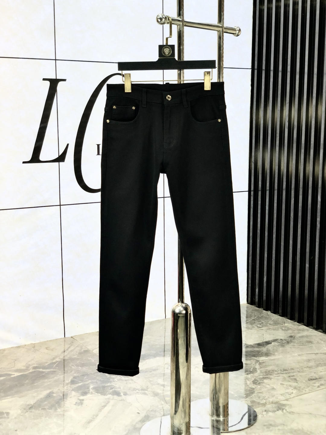 NO:526793,Prada. The official counter of the autumn and winter new autumn and winter is released simultaneously. The 2025SS autumn and winter new men's casual jeans, original single quality, customized original denim fabric for counter, logo pattern design, original hardware and accessories for b trousers body, three-dimensional and clear, c super trendy and personalized, fashionable and stylish on the upper body!  Trendy men's must-have items, number 28-38, prada, jeans, alexander wang19860909普拉达.秋冬新款官网专柜同步发售,2025SS秋冬新品男士休闲牛仔裤,原单品质,专柜定制原版牛仔面料,logo图案设计,b裤身原版五金辅料装饰,立体清晰,c超级潮流个性,上身时尚有型！潮男必备单品 码数28-38,,prada,jeans,alexander wang,Men's clothing