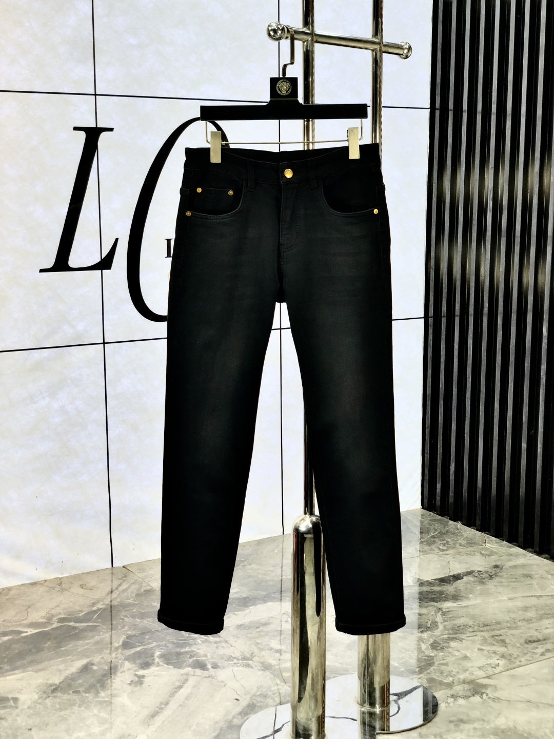 NO:526795,Burberry. The official counter of the autumn and winter new autumn and winter is released simultaneously. The 2025SS autumn and winter new men's casual jeans, original single quality, customized original denim fabric for counter, logo pattern design, original hardware and accessories for b trousers body, three-dimensional and clear, c super trendy and personalized, fashionable and stylish on the upper body!  Trendy men's must-have items, 28-38, burberry, jeans, alexander wang19860909巴宝莉.秋冬新款官网专柜同步发售,2025SS秋冬新品男士休闲牛仔裤,原单品质,专柜定制原版牛仔面料,logo图案设计,b裤身原版五金辅料装饰,立体清晰,c超级潮流个性,上身时尚有型！潮男必备单品 码数28-38,,burberry,jeans,alexander wang,Men's clothing