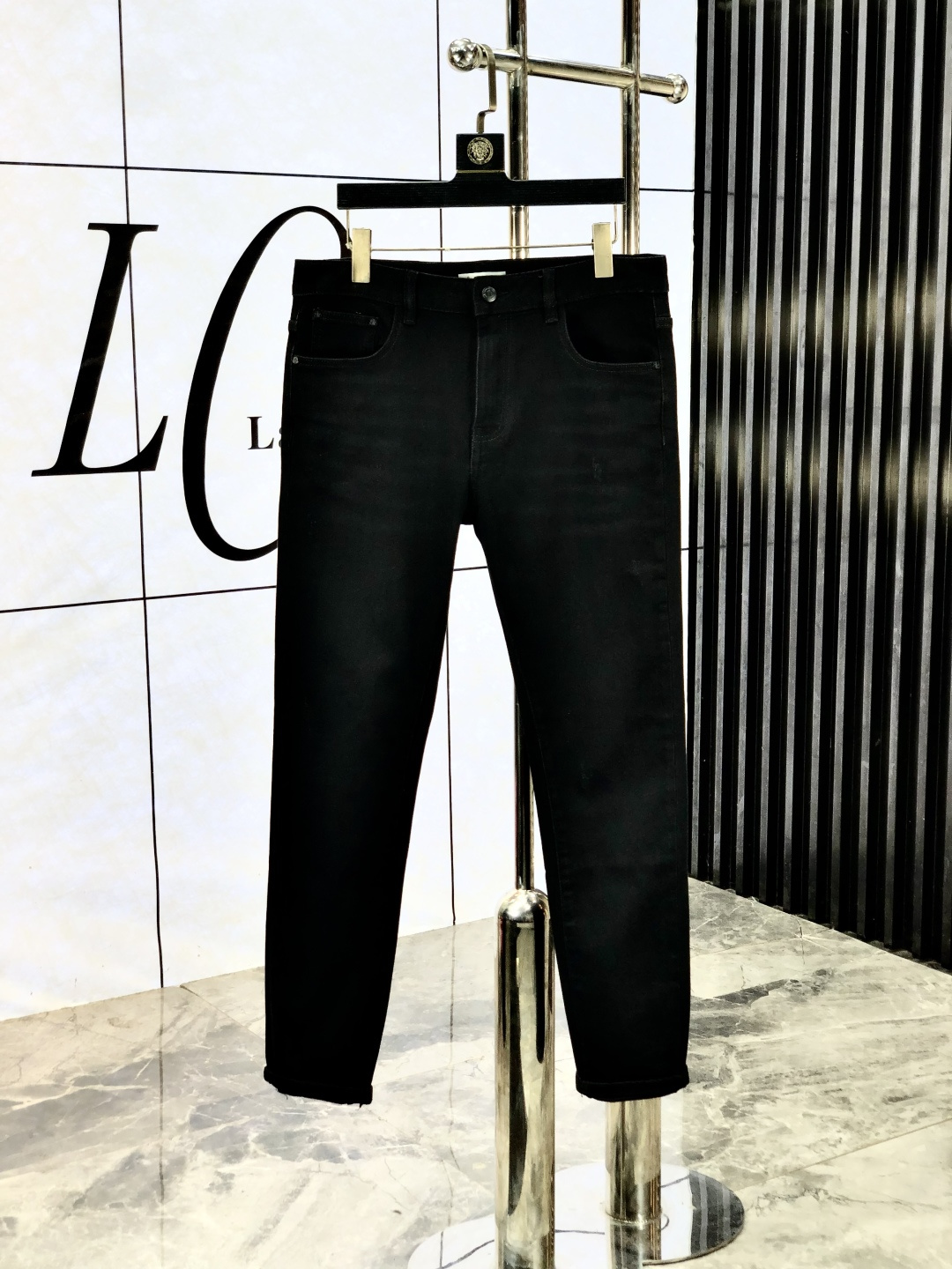 NO:526797,The official counter of the hood. The new autumn and winter style of the official website will be released simultaneously. The 2025SS autumn and winter new men's casual jeans, original single quality, customized original denim fabric for the counter, logo pattern design, original hardware and accessories for the b trouser body, three-dimensional and clear, c super trendy and personalized, fashionable and stylish on the upper body!  Must-have items for trendy men, 28-38, Moncler, jeans, alexander wang19860909蒙口.秋冬新款官网专柜同步发售,2025SS秋冬新品男士休闲牛仔裤,原单品质,专柜定制原版牛仔面料,logo图案设计,b裤身原版五金辅料装饰,立体清晰,c超级潮流个性,上身时尚有型！潮男必备单品 码数28-38,,Moncler,jeans,alexander wang,Men's clothing