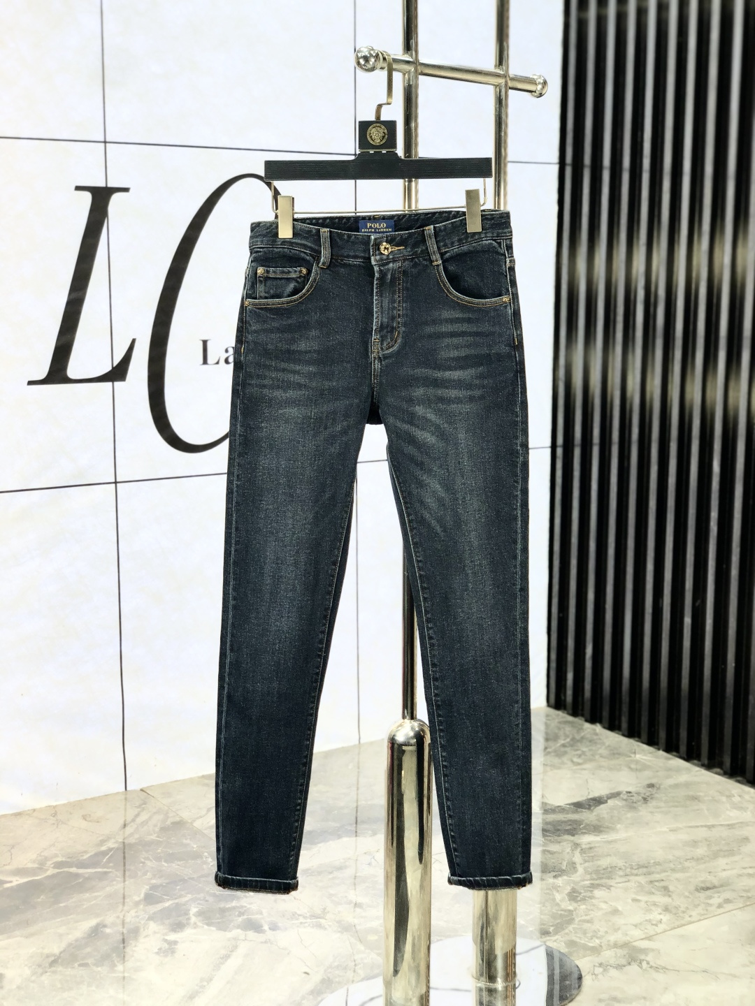 NO:526799,Paul. The official counter of the autumn and winter new autumn and winter is released simultaneously. The 2025SS autumn and winter new men's casual jeans, original single quality, customized original denim fabric for counter, logo pattern design, original hardware and accessories for b trousers body, three-dimensional and clear, c super trendy and personalized, fashionable and stylish on the upper body!  Trendy men's must-have items, 28-38, jeans, alexander wang19860909保罗.秋冬新款官网专柜同步发售,2025SS秋冬新品男士休闲牛仔裤,原单品质,专柜定制原版牛仔面料,logo图案设计,b裤身原版五金辅料装饰,立体清晰,c超级潮流个性,上身时尚有型！潮男必备单品 码数28-38,,jeans,alexander wang,Men's clothing