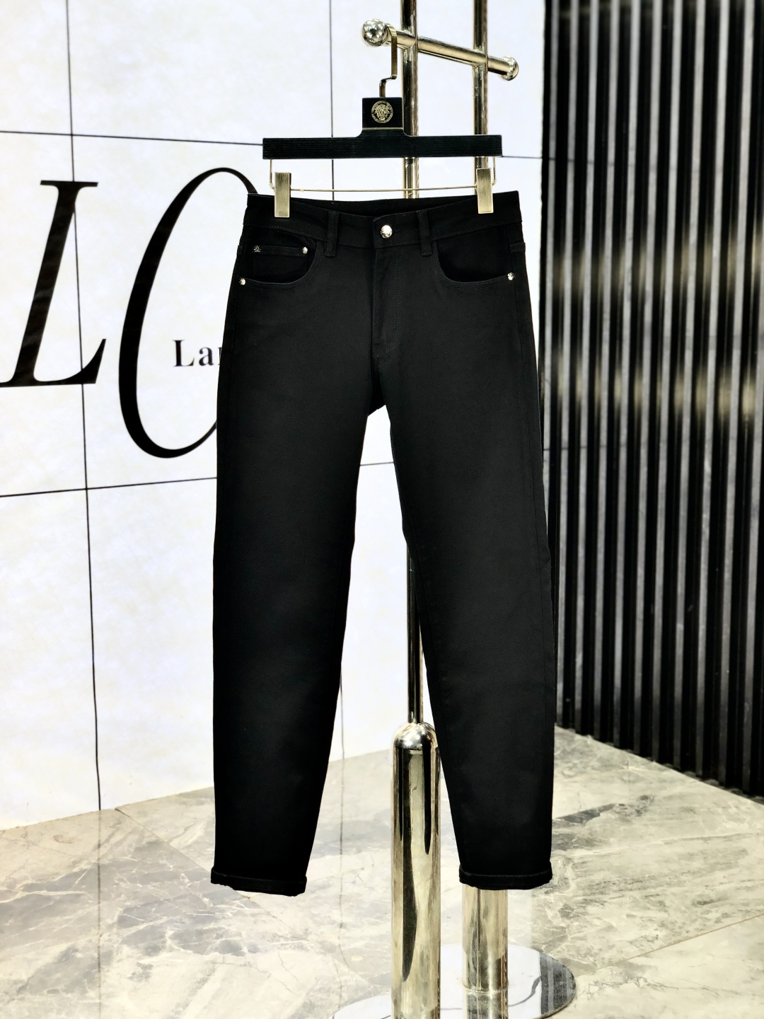 NO:530013,.Dior.'s official counter is released simultaneously, 2025SS autumn and winter new men's casual jeans, original single quality, custom-made original denim fabrics for counters, logo pattern design, H pants original hardware and accessories decoration, three-dimensional and clear, f super trendy and personalized, fashionable and stylish on the upper body!  Trendy men's must-have items 28-38, Dior, Jeans, Alexander wang19860909.Dior.官网专柜同步发售,2025SS秋冬新品男士休闲牛仔裤,原单品质,专柜定制原版牛仔面料,logo图案设计,h裤身原版五金辅料装饰,立体清晰,f超级潮流个性,上身时尚有型！潮男必备单品 码数28-38,,dior,jeans,alexander wang,Men's clothing