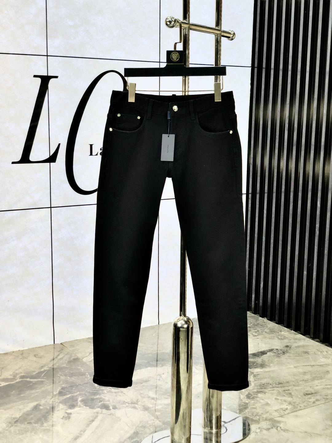 NO:530019,.Prada. The official counter is released simultaneously, 2025SS autumn and winter new men's casual jeans, original single quality, customized original denim fabric for counter, logo pattern design, original hardware and accessories for b trousers, three-dimensional and clear, c super trendy and personalized, fashionable and stylish on the upper body!  Trendy men's must-have items, number 28-38, prada, jeans, alexander wang19860909.普拉达.官网专柜同步发售,2025SS秋冬新品男士休闲牛仔裤,原单品质,专柜定制原版牛仔面料,logo图案设计,b裤身原版五金辅料装饰,立体清晰,c超级潮流个性,上身时尚有型！潮男必备单品 码数28-38,,prada,jeans,alexander wang,Men's clothing