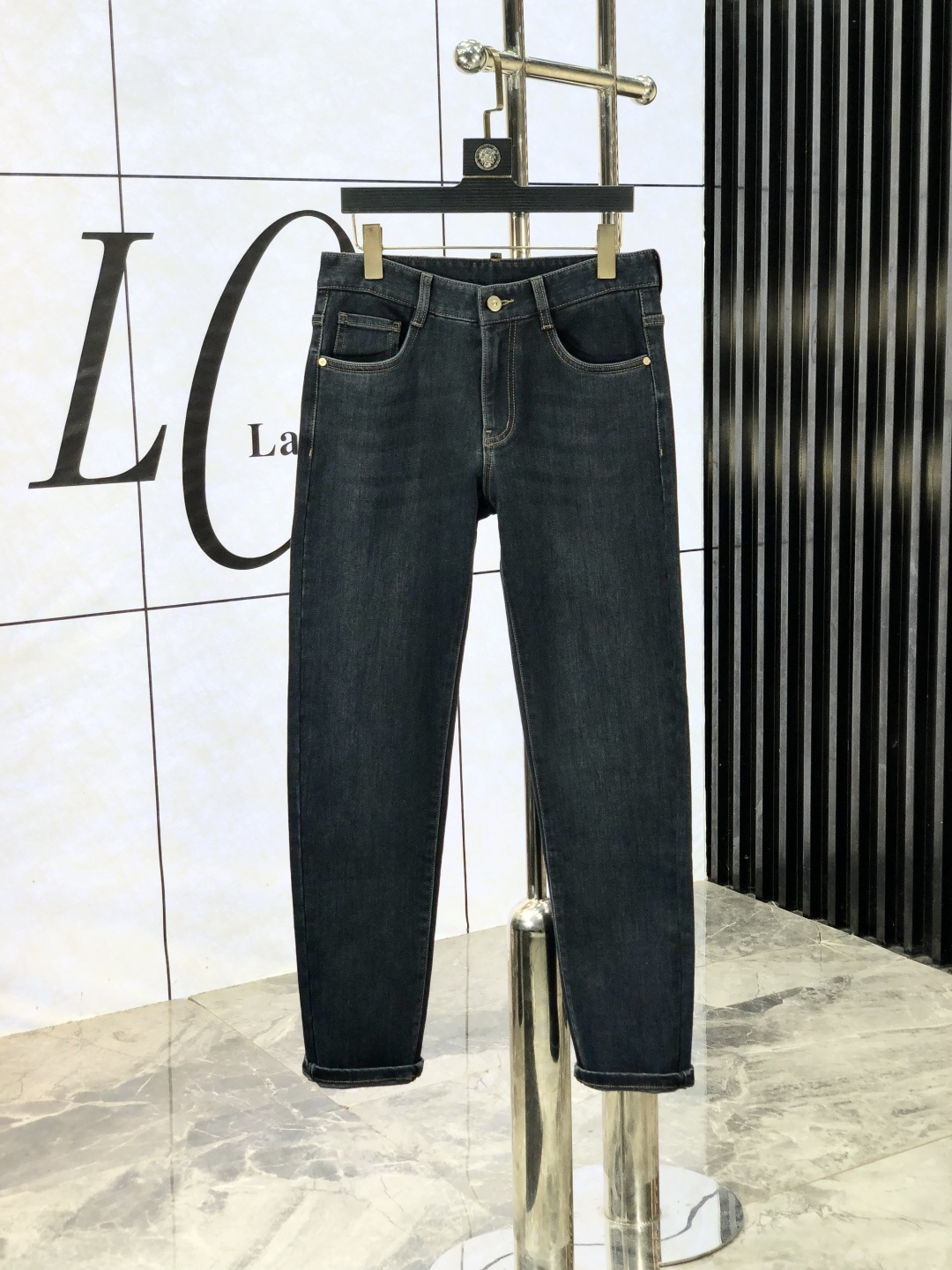 NO:530022,.Jenia. The official counter is released simultaneously, 2025SS autumn and winter new men's casual jeans, original single quality, customized original denim fabric for counter, logo pattern design, original hardware and accessories for b trousers, three-dimensional and clear, c super trendy and personalized, fashionable and stylish on the upper body!  Trendy men's must-have items, 28-38, zegna, jeans, alexander wang19860909.杰尼亚.官网专柜同步发售,2025SS秋冬新品男士休闲牛仔裤,原单品质,专柜定制原版牛仔面料,logo图案设计,b裤身原版五金辅料装饰,立体清晰,c超级潮流个性,上身时尚有型！潮男必备单品 码数28-38,,zegna,jeans,alexander wang,Men's clothing