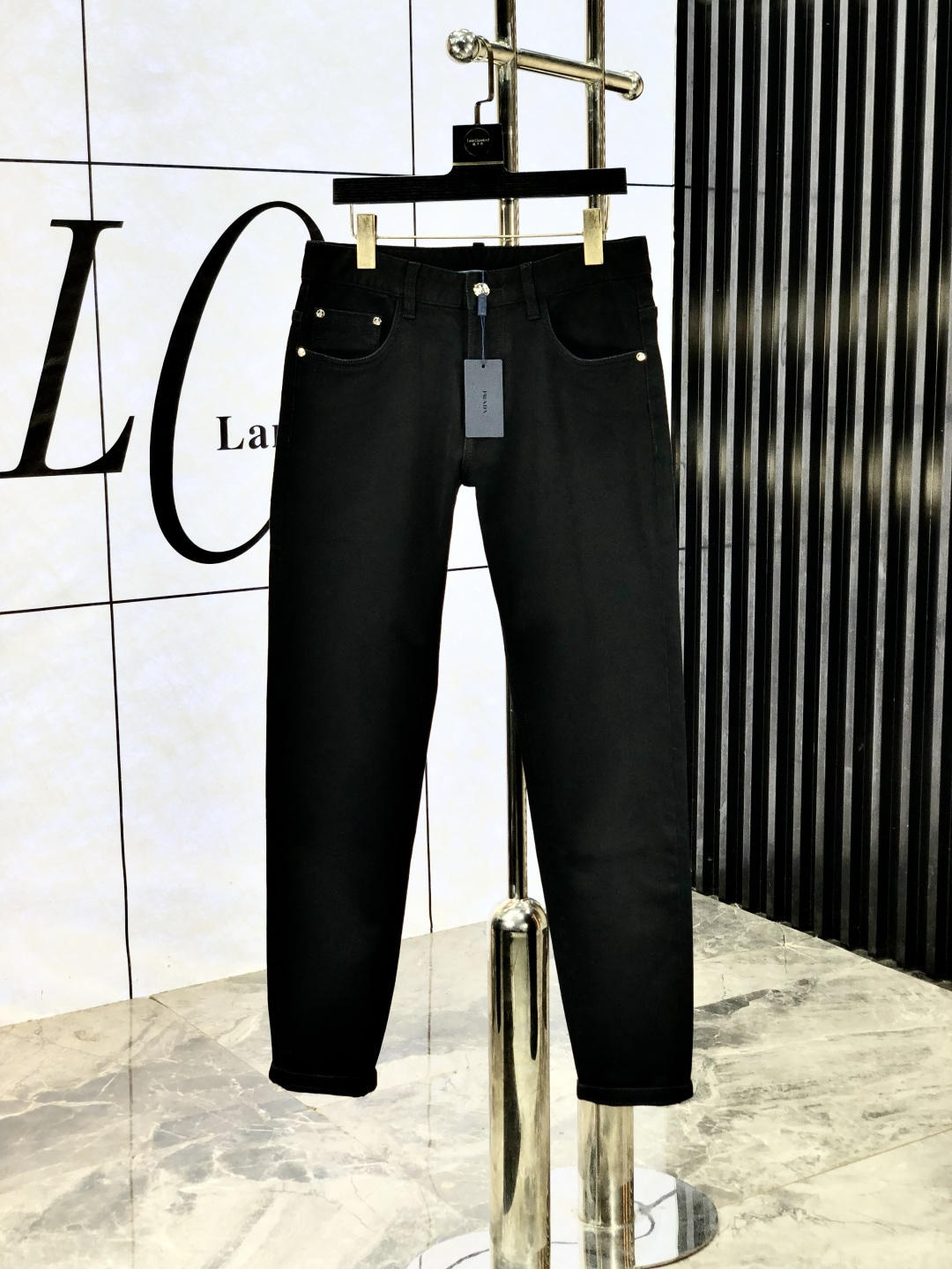 NO:530026,.Prada. The official counter is released simultaneously, 2025SS autumn and winter new men's casual jeans, original single quality, customized original denim fabric for counter, logo pattern design, original hardware and accessories for b trousers, three-dimensional and clear, c super trendy and personalized, fashionable and stylish on the upper body!  Trendy men's must-have items, number 28-38, prada, jeans, alexander wang19860909.普拉达.官网专柜同步发售,2025SS秋冬新品男士休闲牛仔裤,原单品质,专柜定制原版牛仔面料,logo图案设计,b裤身原版五金辅料装饰,立体清晰,c超级潮流个性,上身时尚有型！潮男必备单品 码数28-38,,prada,jeans,alexander wang,Men's clothing