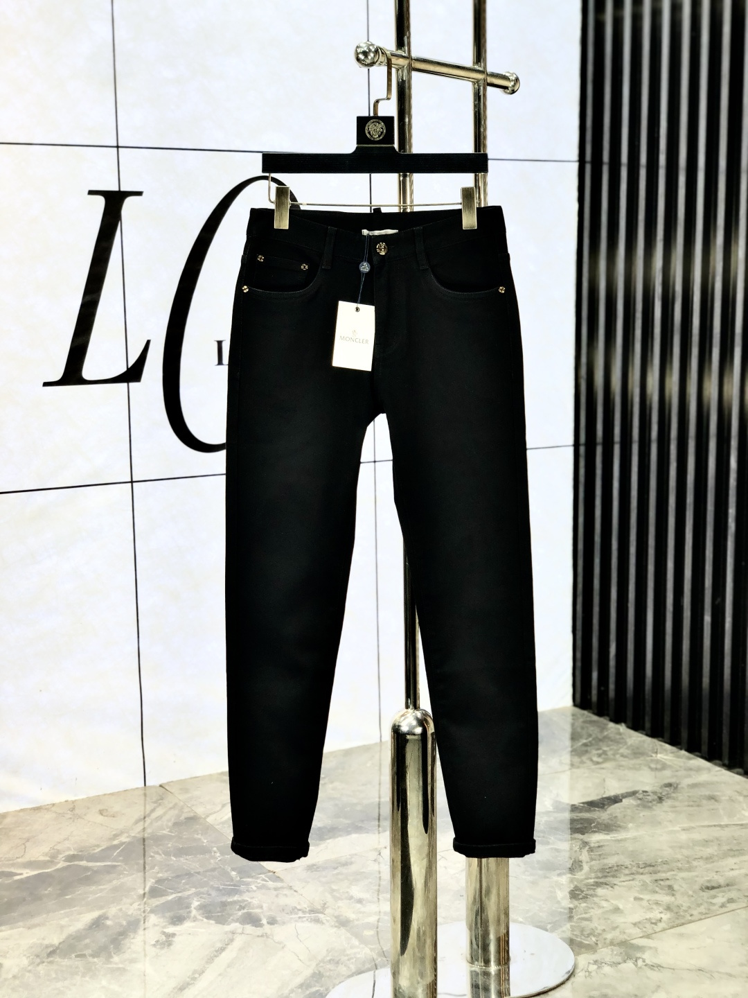 NO:530030,.录口. The official counter is released simultaneously. 2025SS autumn and winter new men's casual jeans, original single quality, customized original denim fabric for counter, logo pattern design, original hardware and accessories for b trousers body, three-dimensional and clear, c super trendy and individual, fashionable and stylish upper body!  Must-have items for trendy men, 28-38, Moncler, jeans, alexander wang19860909.蒙口.官网专柜同步发售,2025SS秋冬新品男士休闲牛仔裤,原单品质,专柜定制原版牛仔面料,logo图案设计,b裤身原版五金辅料装饰,立体清晰,c超级潮流个性,上身时尚有型！潮男必备单品 码数28-38,,Moncler,jeans,alexander wang,Men's clothing