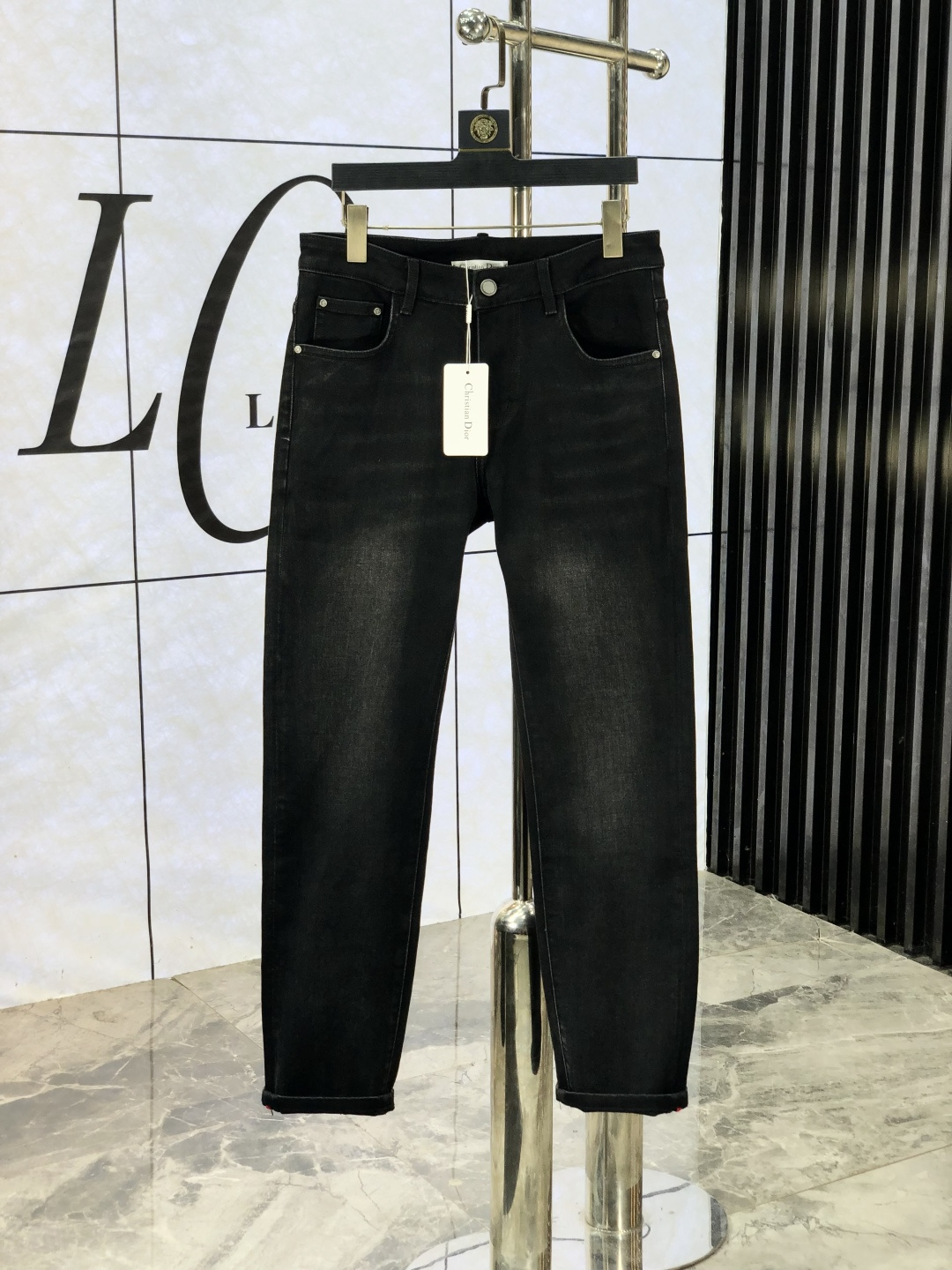 NO:531107,.Dior.'s official counter is released simultaneously, 2025SS autumn and winter new men's casual jeans, original single quality, custom-made original denim fabric for counter, logo pattern design, original hardware and accessories for b trousers body, three-dimensional and clear, c super trendy and individual, fashionable and stylish upper body!  Trendy men's must-have items 28-38, Dior, Jeans, Alexander wang19860909.Dior.官网专柜同步发售,2025SS秋冬新品男士休闲牛仔裤,原单品质,专柜定制原版牛仔面料,logo图案设计,b裤身原版五金辅料装饰,立体清晰,c超级潮流个性,上身时尚有型！潮男必备单品 码数28-38,,dior,jeans,alexander wang,Men's clothing
