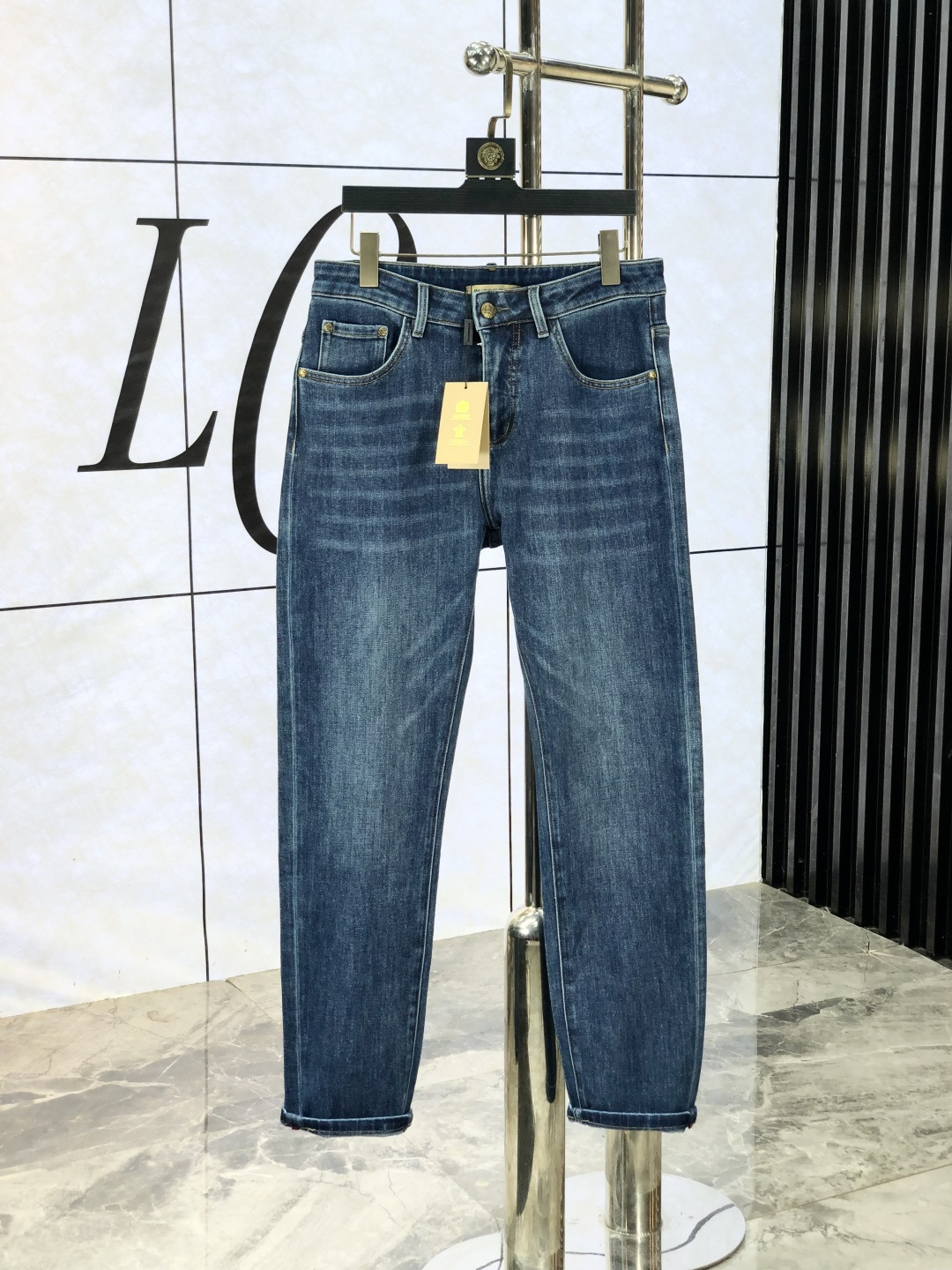 NO:531119,.Burberry. The official counter is released simultaneously, 2025SS autumn and winter new men's casual jeans, original single quality, customized original denim fabric for counter, logo pattern design, original hardware and accessories for b trousers, three-dimensional and clear, c super trendy and personalized, fashionable and stylish on the upper body!  Trendy men's must-have items, 28-38, burberry, jeans, alexander wang19860909.巴宝莉.官网专柜同步发售,2025SS秋冬新品男士休闲牛仔裤,原单品质,专柜定制原版牛仔面料,logo图案设计,b裤身原版五金辅料装饰,立体清晰,c超级潮流个性,上身时尚有型！潮男必备单品 码数28-38,,burberry,jeans,alexander wang,Men's clothing