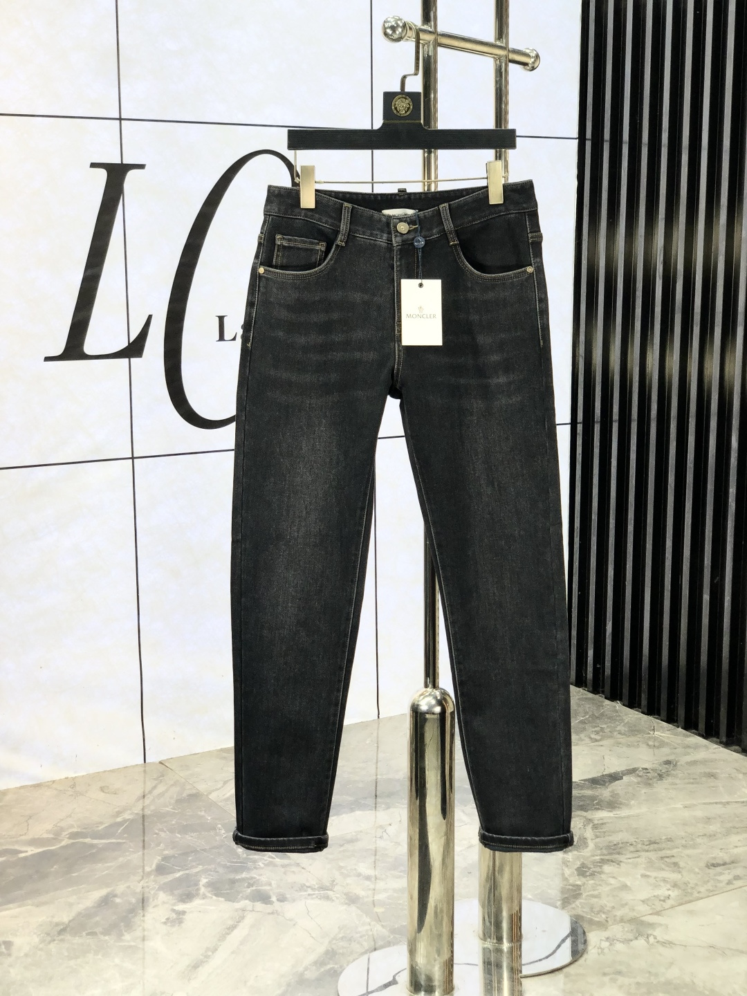 NO:531122,.录口. The official counter is released simultaneously. 2025SS autumn and winter new men's casual jeans, original single quality, customized original denim fabric for counter, logo pattern design, original hardware and accessories for b trousers, three-dimensional and clear, c super trendy and personalized, fashionable and stylish on the upper body!  Must-have items for trendy men, 28-38, Moncler, jeans, alexander wang19860909.蒙口.官网专柜同步发售,2025SS秋冬新品男士休闲牛仔裤,原单品质,专柜定制原版牛仔面料,logo图案设计,b裤身原版五金辅料装饰,立体清晰,c超级潮流个性,上身时尚有型！潮男必备单品 码数28-38,,Moncler,jeans,alexander wang,Men's clothing