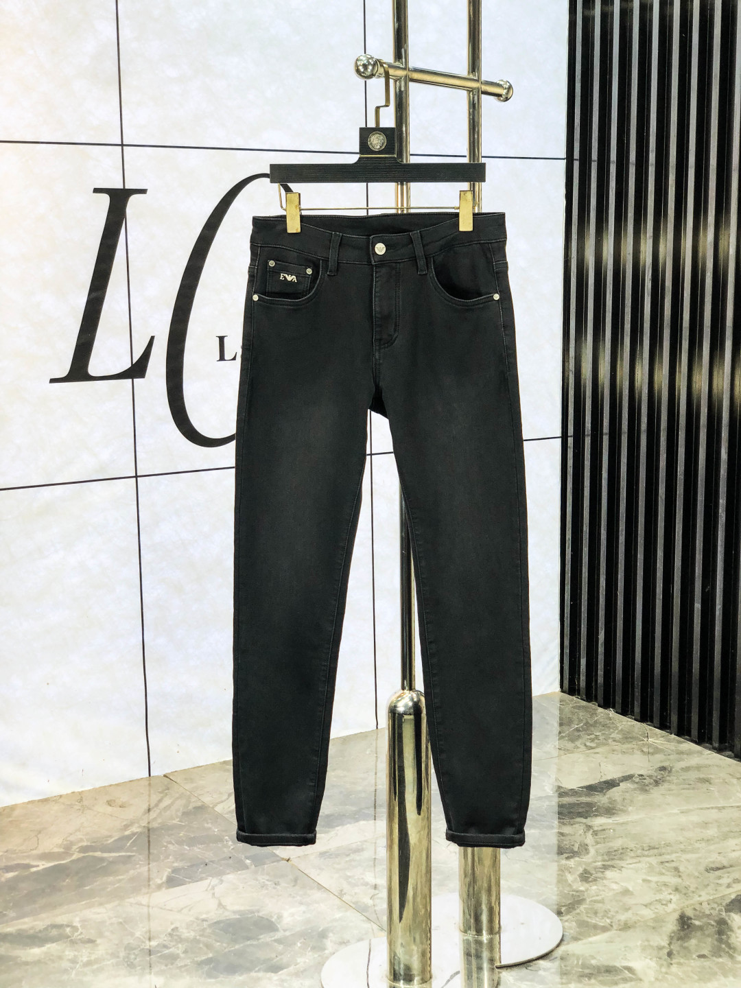 NO:538496,.Amani. The official counter on the official website is released simultaneously, 2025SS autumn and winter new men's casual jeans, original single quality, custom-made original denim fabric for counter, logo pattern design, original hardware and accessories for 6 trousers, three-dimensional and clear, realistic effect, super trendy and personalized, fashionable and stylish on the upper body!  Trendy men's must-have items, number 29-38,,armani,jeans,alexander wang19860909.阿玛尼.官网专柜同步发售,2025SS秋冬新品男士休闲牛仔裤,原单品质,专柜定制原版牛仔面料,logo图案设计,6裤身原版五金辅料装饰,立体清晰,效果逼真,超级潮流个性,上身时尚有型！潮男必备单品 码数29-38,,armani,jeans,alexander wang,Men's clothing