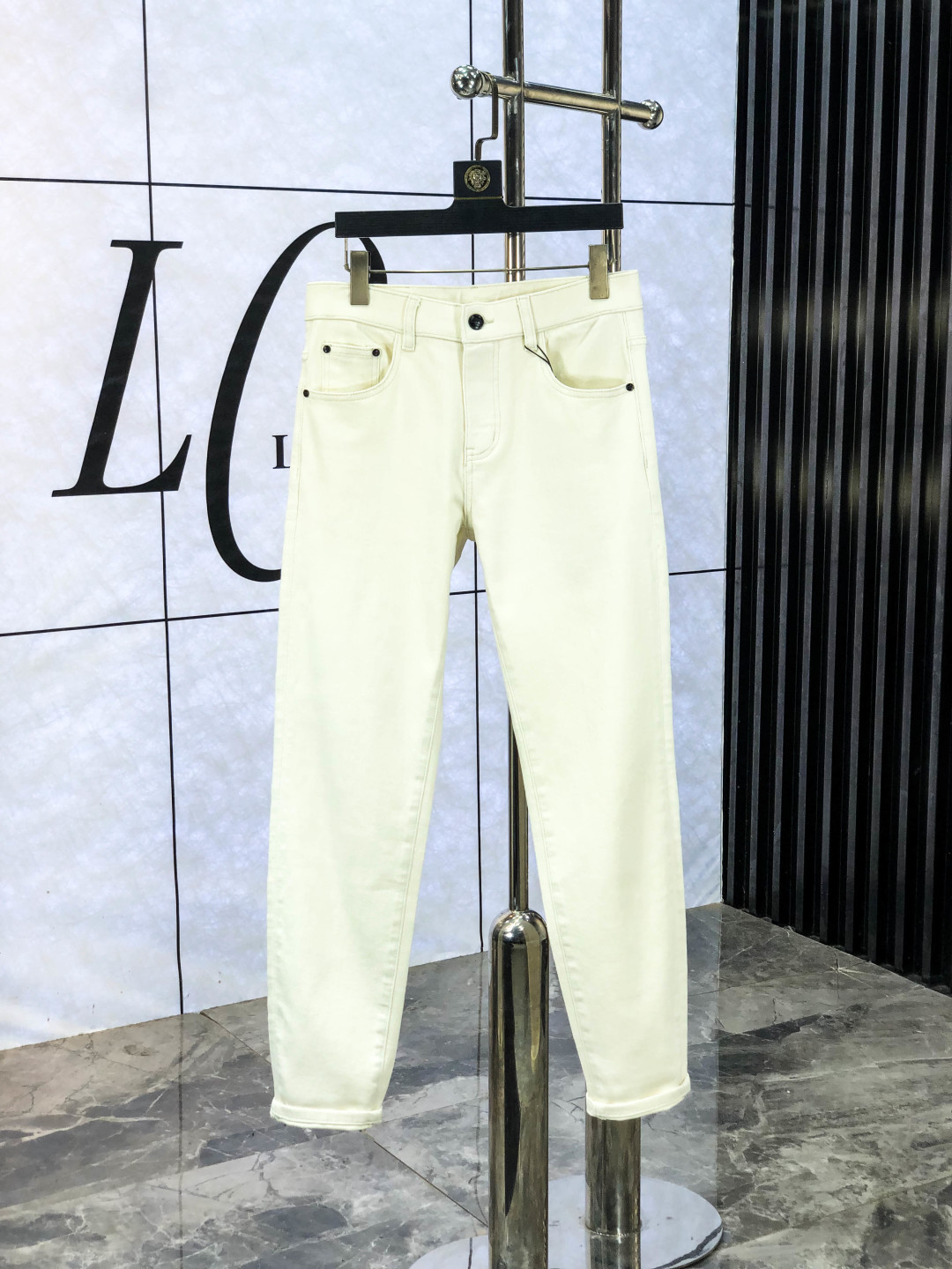 NO:538482,.Ferragamo. The official counter is released simultaneously, 2025SS autumn and winter new men's casual jeans, original single quality, custom-made original denim fabric for counter, logo pattern design, 6-pants original hardware and auxiliary materials decoration, three-dimensional and clear, realistic effect, super trendy and personalized, fashionable and stylish upper body!  Trendy men's must-have items, 29-38, ferragamo, jeans, alexander wang19860909.菲拉格慕.官网专柜同步发售,2025SS秋冬新品男士休闲牛仔裤,原单品质,专柜定制原版牛仔面料,logo图案设计,6裤身原版五金辅料装饰,立体清晰,效果逼真,超级潮流个性,上身时尚有型！潮男必备单品 码数29-38,,ferragamo,jeans,alexander wang,Men's clothing