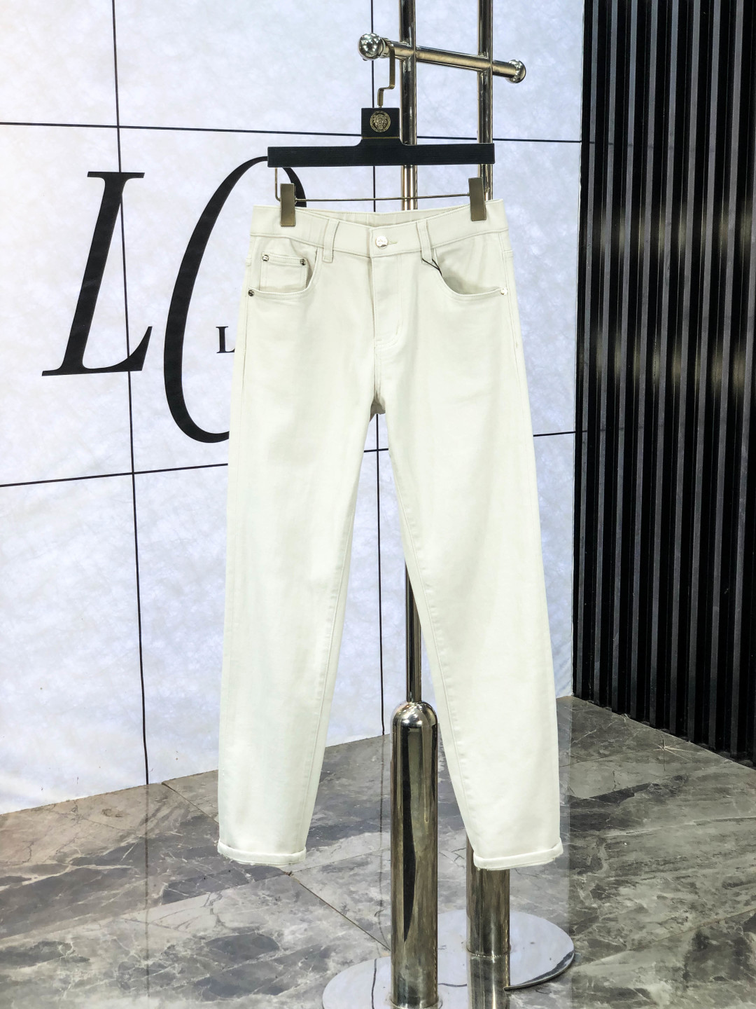 NO:538491,.Burberry. The official counter on the official website is released simultaneously, 2025SS autumn and winter new men's casual jeans, original single quality, customized original denim fabric for counter, logo pattern design, 6-pants original hardware and auxiliary materials decoration, three-dimensional and clear, realistic effect, super trendy and personalized, fashionable and stylish upper body!  Trendy men's must-have items, 29-38, burberry, jeans, alexander wang19860909.巴宝莉.官网专柜同步发售,2025SS秋冬新品男士休闲牛仔裤,原单品质,专柜定制原版牛仔面料,logo图案设计,6裤身原版五金辅料装饰,立体清晰,效果逼真,超级潮流个性,上身时尚有型！潮男必备单品 码数29-38,,burberry,jeans,alexander wang,Men's clothing