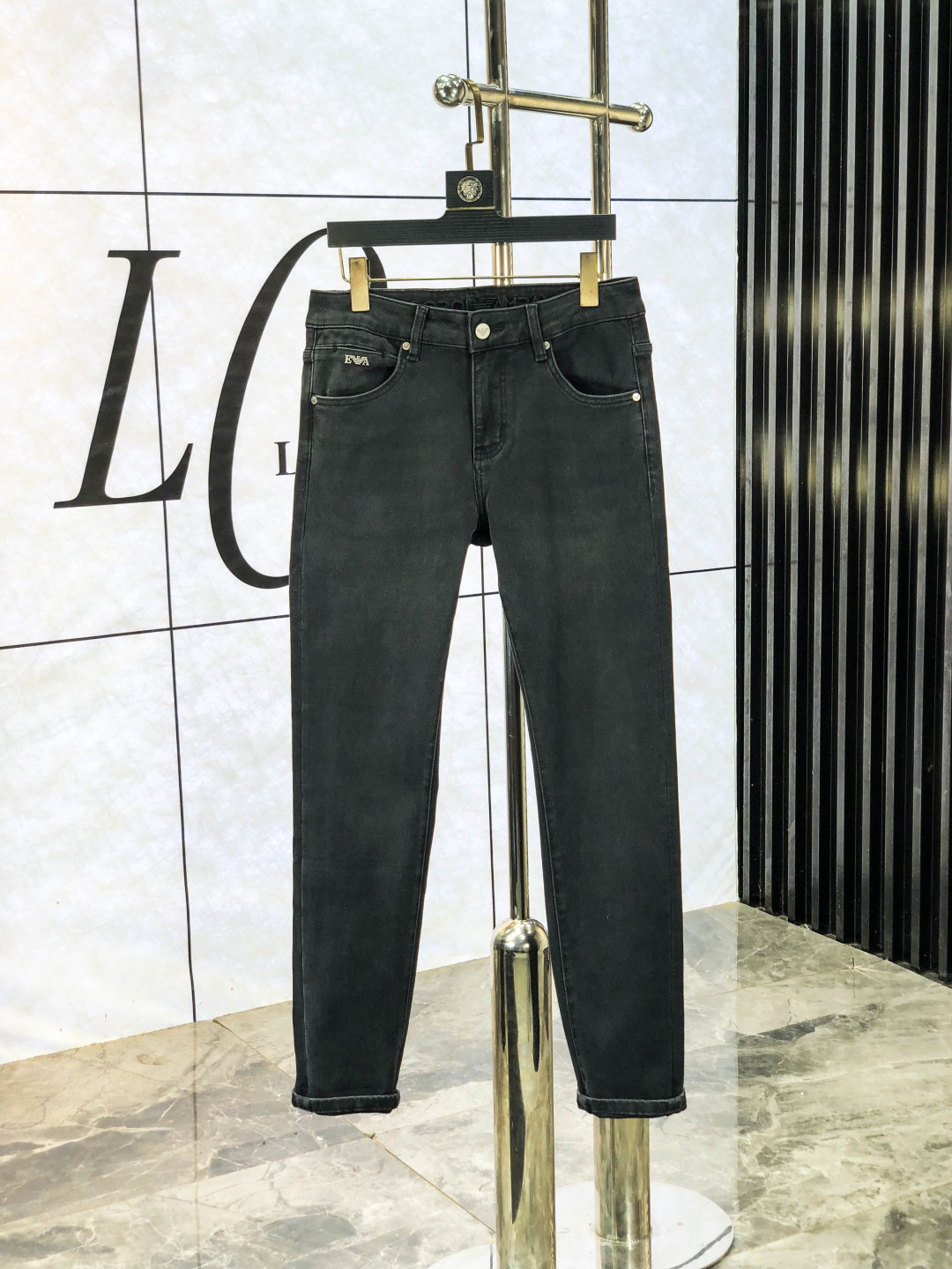 NO:538494,.Amani. The official counter on the official website is released simultaneously, 2025SS autumn and winter new men's casual jeans, original single quality, custom-made original denim fabric for counter, logo pattern design, original hardware and accessories for 6 trousers, three-dimensional and clear, realistic effect, super trendy and personalized, fashionable and stylish on the upper body!  Trendy men's must-have items, number 29-38,,armani,jeans,alexander wang19860909.阿玛尼.官网专柜同步发售,2025SS秋冬新品男士休闲牛仔裤,原单品质,专柜定制原版牛仔面料,logo图案设计,6裤身原版五金辅料装饰,立体清晰,效果逼真,超级潮流个性,上身时尚有型！潮男必备单品 码数29-38,,armani,jeans,alexander wang,Men's clothing