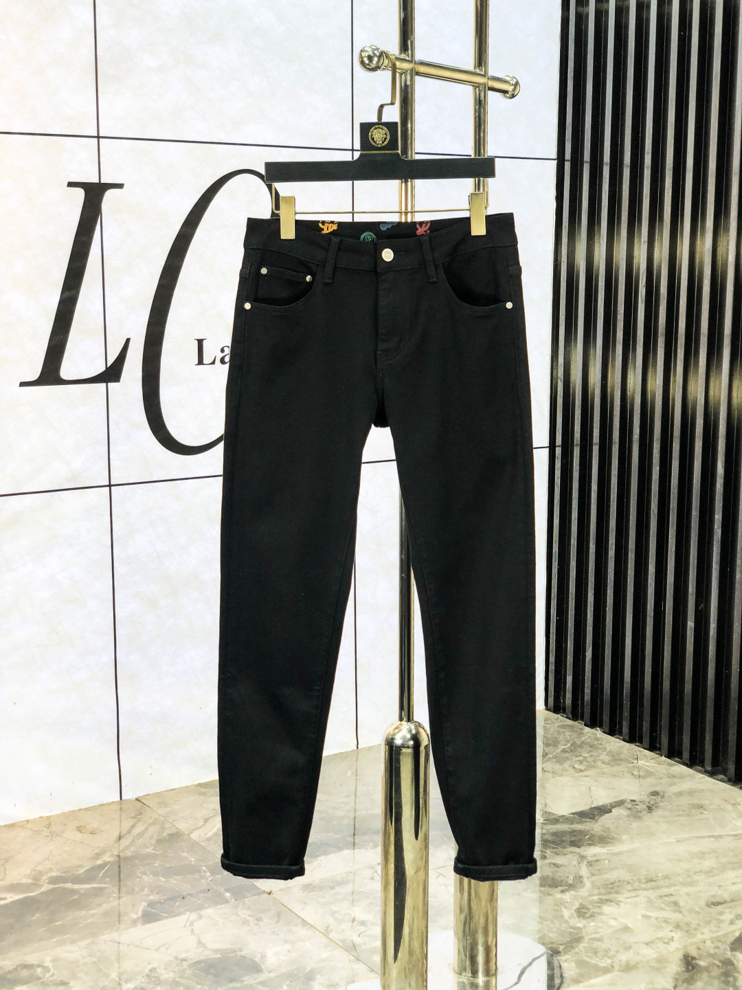 NO:538510,. Luo Yiwei. The official counter is released simultaneously, 2025SS autumn and winter new men's casual jeans, original single quality, customized original denim fabric for counter, logo pattern design, original hardware and accessories for 6 trousers, three-dimensional and clear, realistic effect, super trendy and individual, fashionable and stylish upper body!  Trendy men's must-have items, 29-38, loewe, jeans, alexander wang19860909.罗意威.官网专柜同步发售,2025SS秋冬新品男士休闲牛仔裤,原单品质,专柜定制原版牛仔面料,logo图案设计,6裤身原版五金辅料装饰,立体清晰,效果逼真,超级潮流个性,上身时尚有型！潮男必备单品 码数29-38,,loewe,jeans,alexander wang,Men's clothing