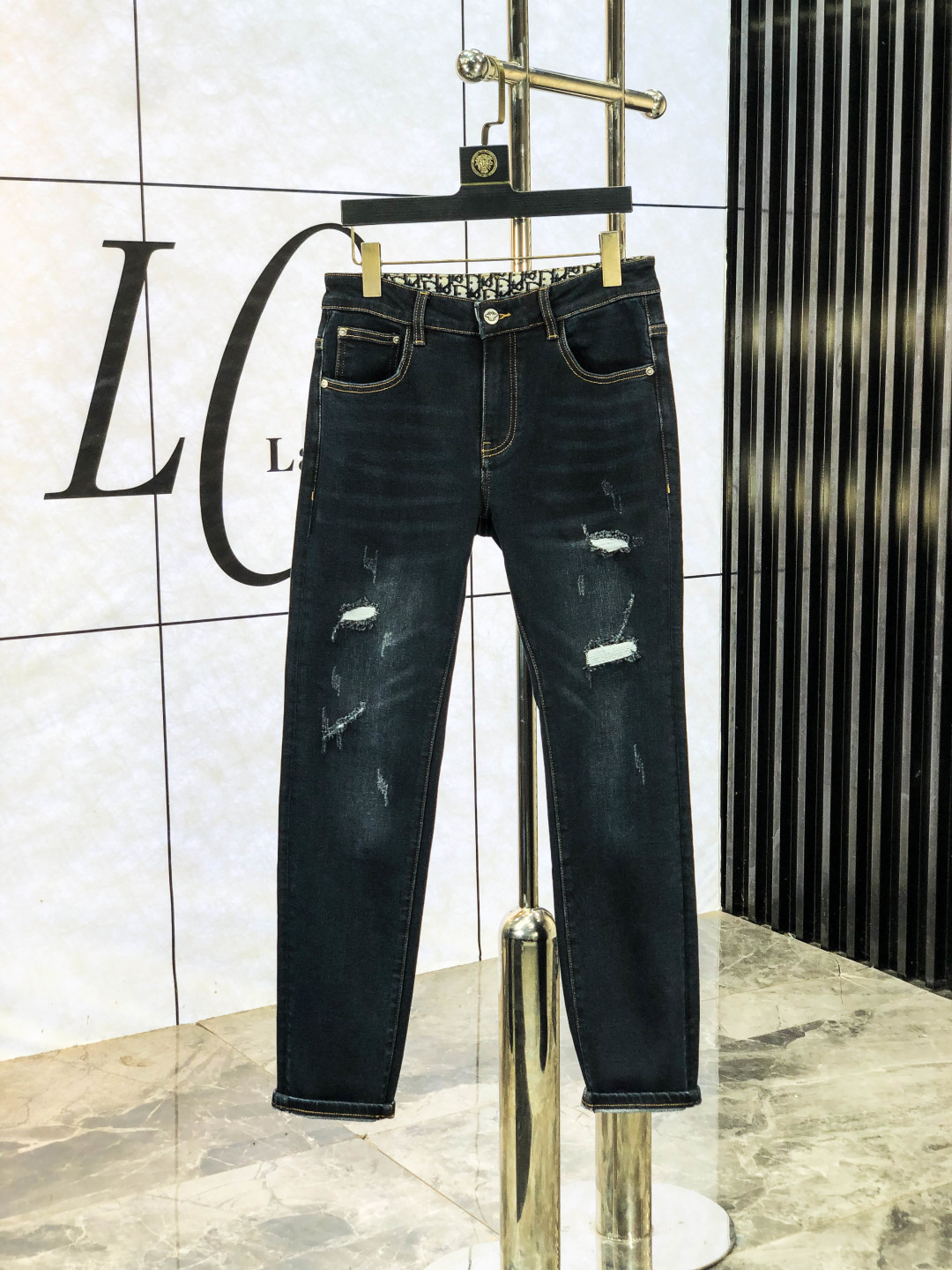 NO:538512,.Dior.'s official counter is released simultaneously, 2025SS autumn and winter new men's casual jeans, original single quality, custom-made original denim fabric for counter, logo pattern design, 6-pants original hardware and auxiliary materials decoration, three-dimensional and clear, realistic effect, super trendy and personalized, fashionable and stylish upper body!  Trendy men's must-have items, 29-38,,dior,jeans,alexander wang19860909.Dior.官网专柜同步发售,2025SS秋冬新品男士休闲牛仔裤,原单品质,专柜定制原版牛仔面料,logo图案设计,6裤身原版五金辅料装饰,立体清晰,效果逼真,超级潮流个性,上身时尚有型！潮男必备单品 码数29-38,,dior,jeans,alexander wang,Men's clothing