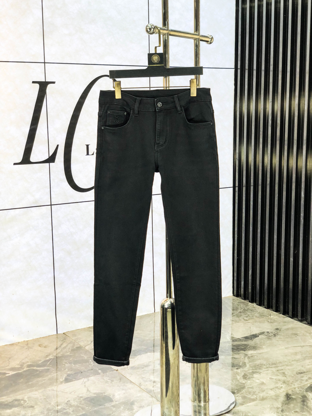 NO:538517,.Burberry. The official counter on the official website is released simultaneously, 2025SS autumn and winter new men's casual jeans, original single quality, customized original denim fabric for counter, logo pattern design, 6-pants original hardware and auxiliary materials decoration, three-dimensional and clear, realistic effect, super trendy and personalized, fashionable and stylish upper body!  Trendy men's must-have items, 29-38, burberry, jeans, alexander wang19860909.巴宝莉.官网专柜同步发售,2025SS秋冬新品男士休闲牛仔裤,原单品质,专柜定制原版牛仔面料,logo图案设计,6裤身原版五金辅料装饰,立体清晰,效果逼真,超级潮流个性,上身时尚有型！潮男必备单品 码数29-38,,burberry,jeans,alexander wang,Men's clothing