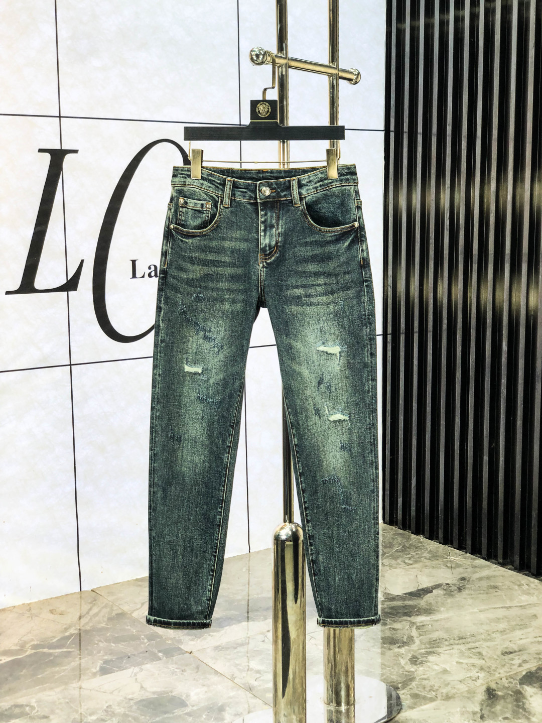 NO:538518,.LP. official counters are released simultaneously, 2025SS autumn and winter new men's casual jeans, original single quality, custom-made original denim fabrics for counters, logo pattern design, original hardware and accessories for 6 trousers, three-dimensional and clear, realistic effect, super trendy and individual, fashionable and stylish upper body!  Trendy men's must-have items, 29-38, loro piano, jeans, alexander wang19860909.LP.官网专柜同步发售,2025SS秋冬新品男士休闲牛仔裤,原单品质,专柜定制原版牛仔面料,logo图案设计,6裤身原版五金辅料装饰,立体清晰,效果逼真,超级潮流个性,上身时尚有型！潮男必备单品 码数29-38,,loro piana,jeans,alexander wang,Men's clothing