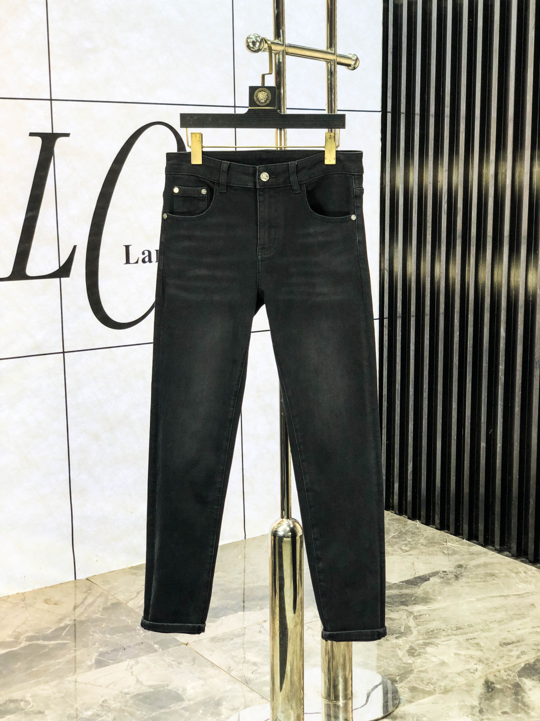 NO:538519,.Burberry. The official counter on the official website is released simultaneously, 2025SS autumn and winter new men's casual jeans, original single quality, customized original denim fabric for counter, logo pattern design, 6-pants original hardware and auxiliary materials decoration, three-dimensional and clear, realistic effect, super trendy and personalized, fashionable and stylish upper body!  Trendy men's must-have items, 29-38, burberry, jeans, alexander wang19860909.巴宝莉.官网专柜同步发售,2025SS秋冬新品男士休闲牛仔裤,原单品质,专柜定制原版牛仔面料,logo图案设计,6裤身原版五金辅料装饰,立体清晰,效果逼真,超级潮流个性,上身时尚有型！潮男必备单品 码数29-38,,burberry,jeans,alexander wang,Men's clothing