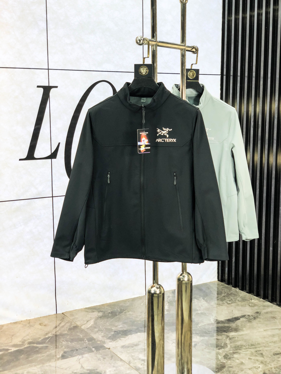 NO:730299,Replace after the end of the year. Archaeopteryx.25 new autumn and winter jackets are on sale for casual daily wear!  The upper body modifies the body shape, perfectly integrating fashion aesthetics and new urban business and leisure concepts. The whole body interprets the Italian minimalist, capable and outdoor functional style to the extreme. It is both solemn and harmonious. 1f creates a unique styling item. The overall outline tends to be simple style.  It's something you can meet but can't ask for!  Size m-3XL m wears 175/130,arc'teryx,jackets & coats,jackets & coats,19860909年后退换. .始祖鸟.25秋冬新品发售夹克外套,休闲日常穿搭！上身修饰身形、将时装美学和新都市商务休闲概念完美融合,通体将意式的极简、干练和户外功能性风格极致诠释,亦庄亦谐,1f塑造出别具一格的造型单品,整体轮廓趋于简约风格,f颇为个性且雅痞的细节处理,丰富了整体视觉.衣橱商务休闲绝佳的高出勤率！可遇而不可求！码数m-3XL m穿175/130,arc'teryx,jackets & coats,jackets & coats,,Men's clothing