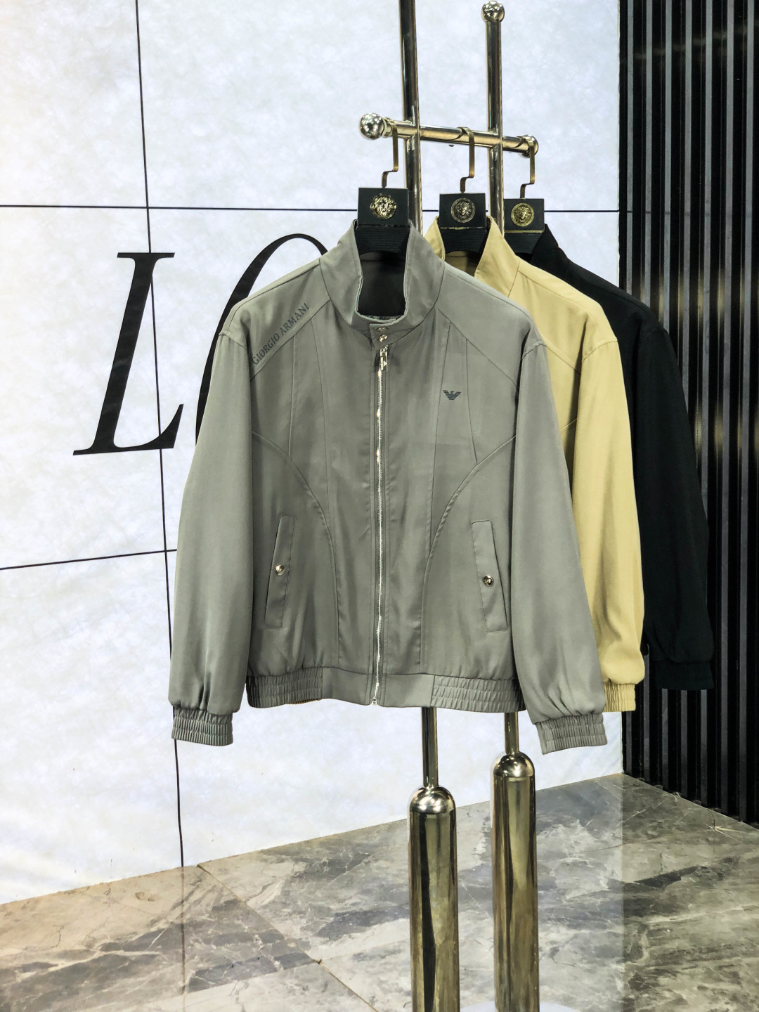 NO:730307,Replace after the end of the year. .Armani.25 new autumn and winter jackets are on sale for casual daily wear!  The upper body modifies the body shape, perfectly integrating fashion aesthetics and new urban business and leisure concepts. The whole body interprets the Italian minimalist, capable and outdoor functional style to the extreme. It is both solemn and harmonious. 1f creates a unique styling item. The overall outline tends to be simple style.  It's something you can meet but can't ask for!  Size m-3XL m wears 175/130,,armani,jackets & coats,jackets & coats,19860909年后退换. .阿玛尼.25秋冬新品发售夹克外套,休闲日常穿搭！上身修饰身形、将时装美学和新都市商务休闲概念完美融合,通体将意式的极简、干练和户外功能性风格极致诠释,亦庄亦谐,1f塑造出别具一格的造型单品,整体轮廓趋于简约风格,f颇为个性且雅痞的细节处理,丰富了整体视觉.衣橱商务休闲绝佳的高出勤率！可遇而不可求！码数m-3XL m穿175/130,,armani,jackets & coats,jackets & coats,,Men's clothing