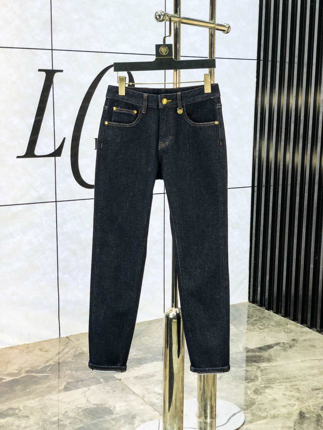 NO:540575,.LP. official counters are available simultaneously, 2025SS autumn and winter new men's casual jeans, original single quality, custom-made original denim fabrics for counters, logo pattern design, original hardware and accessories for h trousers, three-dimensional and clear, f super trendy and individual, fashionable and stylish upper body!  Trendy men's must-have items, 28-38, loro piano, jeans, alexander wang19860909.LP.官网专柜同步发售,2025SS秋冬新品男士休闲牛仔裤,原单品质,专柜定制原版牛仔面料,logo图案设计,h裤身原版五金辅料装饰,立体清晰,f超级潮流个性,上身时尚有型！潮男必备单品 码数28-38,,loro piana,jeans,alexander wang,Men's clothing