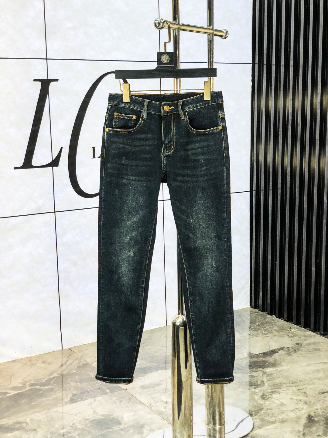 NO:540579,.家.家家家家家家家家家家家家, 2025SS autumn and winter new men's casual jeans, original single quality, custom-made original denim fabric for counter, logo pattern design, H pants original hardware and accessories for decoration, three-dimensional and clear, f super trendy and personalized, fashionable and stylish upper body!  Must-have items for trendy men, 28-38, Moncler, jeans, alexander wang19860909.蒙口.官网专柜同步发售,2025SS秋冬新品男士休闲牛仔裤,原单品质,专柜定制原版牛仔面料,logo图案设计,h裤身原版五金辅料装饰,立体清晰,f超级潮流个性,上身时尚有型！潮男必备单品 码数28-38,,Moncler,jeans,alexander wang,Men's clothing