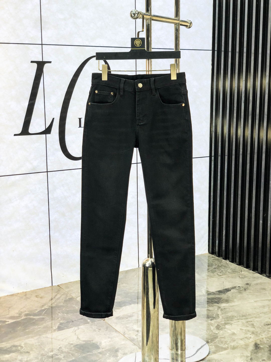 NO:540584,.Burberry. The official counter on the official website is released simultaneously, 2025SS autumn and winter new men's casual jeans, original single quality, customized original denim fabric for counter, logo pattern design, H pants original hardware and accessories decoration, three-dimensional and clear, f super trendy and personalized, fashionable and stylish upper body!  Trendy men's must-have items, 28-38, burberry, jeans, alexander wang19860909.巴宝莉.官网专柜同步发售,2025SS秋冬新品男士休闲牛仔裤,原单品质,专柜定制原版牛仔面料,logo图案设计,h裤身原版五金辅料装饰,立体清晰,f超级潮流个性,上身时尚有型！潮男必备单品 码数28-38,,burberry,jeans,alexander wang,Men's clothing