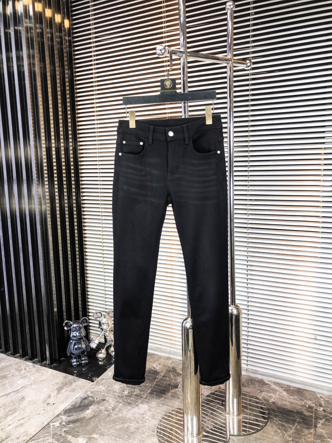 NO:546414,.LULu. The official counter on the official website is released simultaneously, 2025SS autumn and winter new men's casual jeans, original single quality, customized original denim fabric for counter, logo pattern design, 5-pants original hardware and auxiliary materials decoration, three-dimensional and clear, f super trendy and personalized, fashionable and stylish on the upper body!  Trendy men's must-have items, 29-38, jeans, alexander wang19860909.LULu.官网专柜同步发售,2025SS秋冬新品男士休闲牛仔裤,原单品质,专柜定制原版牛仔面料,logo图案设计,5裤身原版五金辅料装饰,立体清晰,f超级潮流个性,上身时尚有型！潮男必备单品 码数29-38,,jeans,alexander wang,Men's clothing