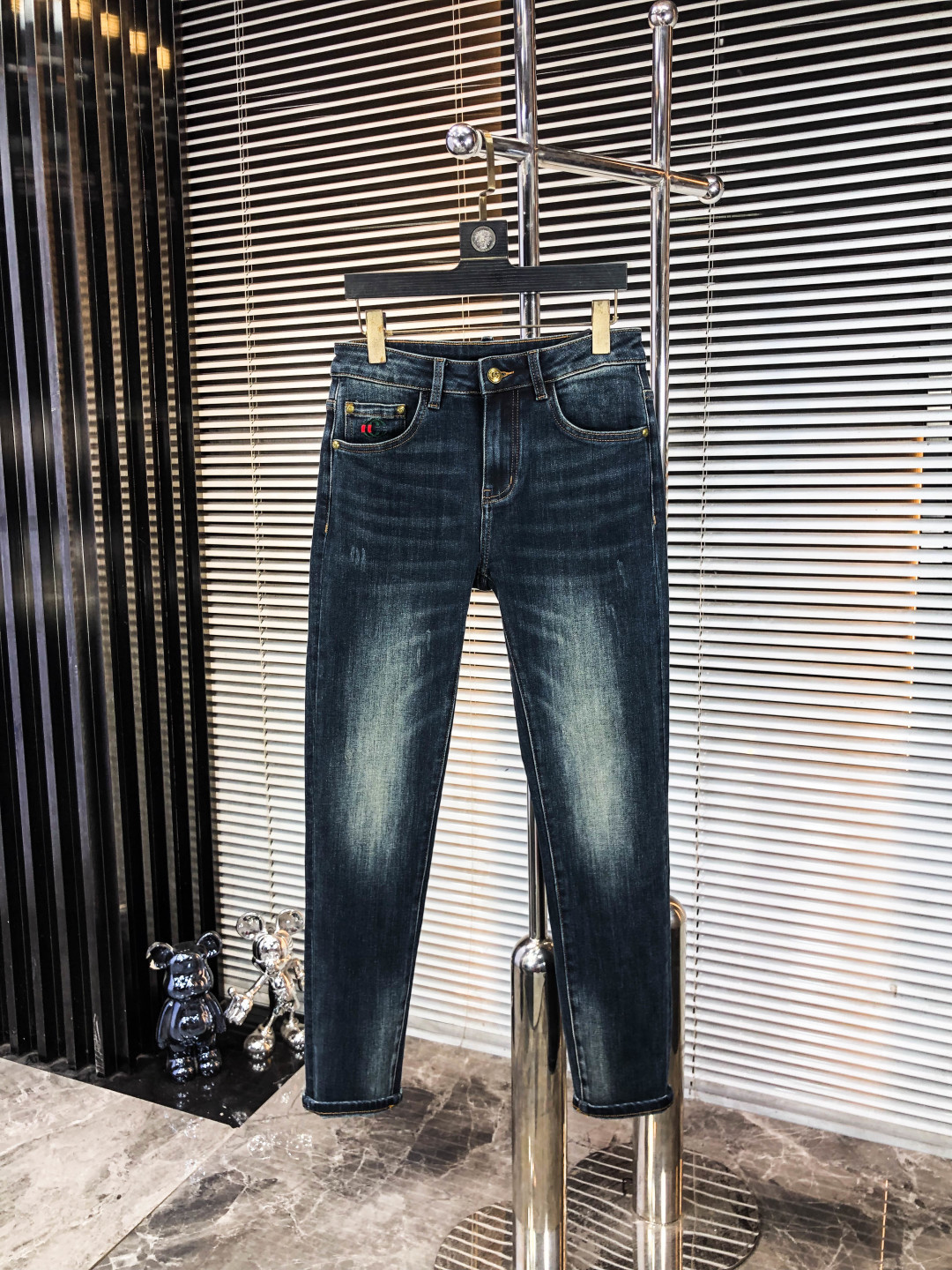 NO:546420,.Gucci.'s official counter is released simultaneously, 2025SS autumn and winter new men's casual jeans, original single quality, custom-made original denim fabric for counter, logo pattern design, 5-pants original hardware and auxiliary materials decoration, three-dimensional and clear, f super trendy and personalized, fashionable and stylish upper body!  Trendy men's must-have items, 29-38, gucci, jeans, alexander wang19860909.Gucci.官网专柜同步发售,2025SS秋冬新品男士休闲牛仔裤,原单品质,专柜定制原版牛仔面料,logo图案设计,5裤身原版五金辅料装饰,立体清晰,f超级潮流个性,上身时尚有型！潮男必备单品 码数29-38,,gucci,jeans,alexander wang,Men's clothing