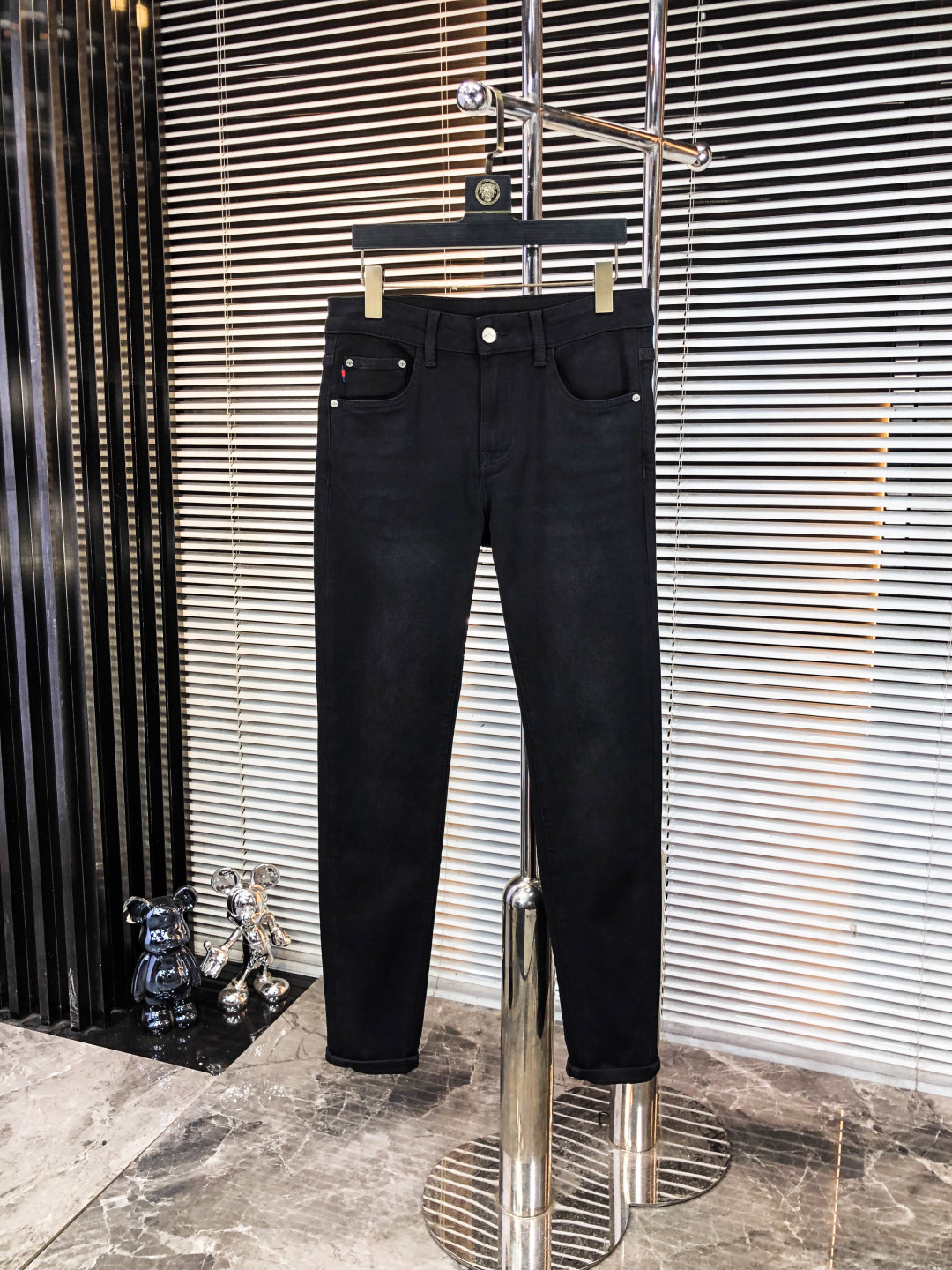 NO:546444,.Gucci .Official counters are available simultaneously, 2025SS autumn and winter new men's casual jeans, original single quality, custom-made original denim fabrics for counters, logo pattern design, 5 pants original hardware and auxiliary materials decoration, three-dimensional and clear, f super trendy and personalized, fashionable and stylish on the upper body!  Trendy men's must-have items, 29-38, gucci, jeans, alexander wang19860909.Gucci .官网专柜同步发售,2025SS秋冬新品男士休闲牛仔裤,原单品质,专柜定制原版牛仔面料,logo图案设计,5裤身原版五金辅料装饰,立体清晰,f超级潮流个性,上身时尚有型！潮男必备单品 码数29-38,,gucci,jeans,alexander wang,Men's clothing