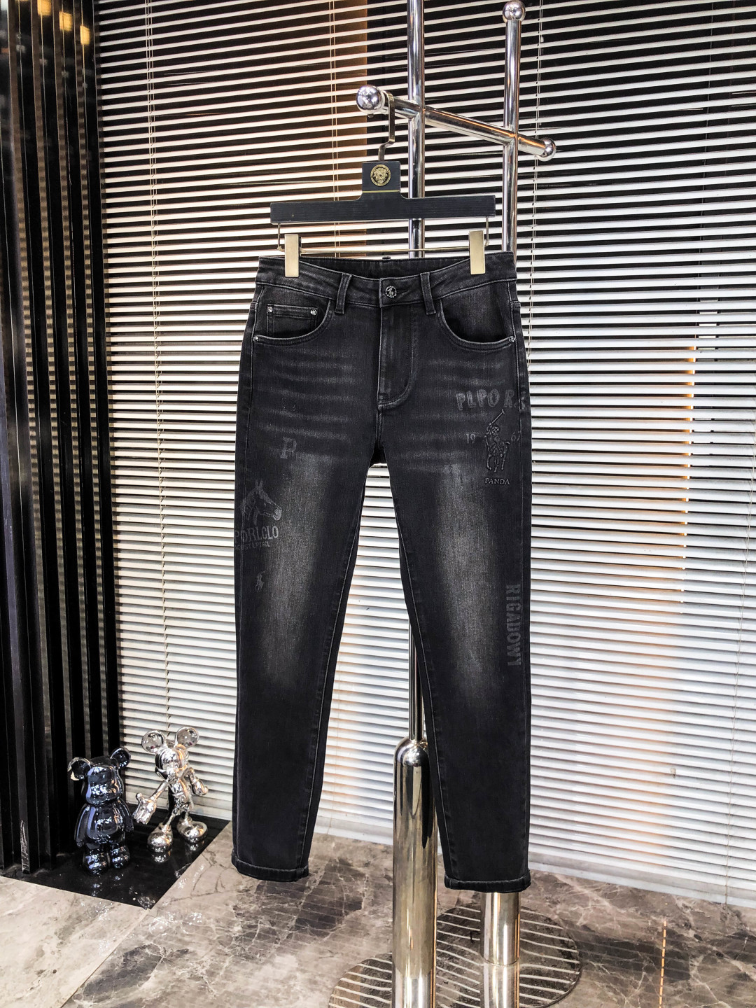 NO:546409,.Ralf Lauren .Official counters are available simultaneously, 2025SS autumn and winter new men's casual jeans, original single quality, custom-made original denim fabrics for counters, logo pattern design, 5-pants original hardware and auxiliary materials decoration, three-dimensional and clear, f super trendy and personalized, fashionable and stylish on the upper body!  Trendy men's must-have items, 29-38, jeans, alexander wang19860909.拉夫劳伦 .官网专柜同步发售,2025SS秋冬新品男士休闲牛仔裤,原单品质,专柜定制原版牛仔面料,logo图案设计,5裤身原版五金辅料装饰,立体清晰,f超级潮流个性,上身时尚有型！潮男必备单品 码数29-38,,jeans,alexander wang,Men's clothing