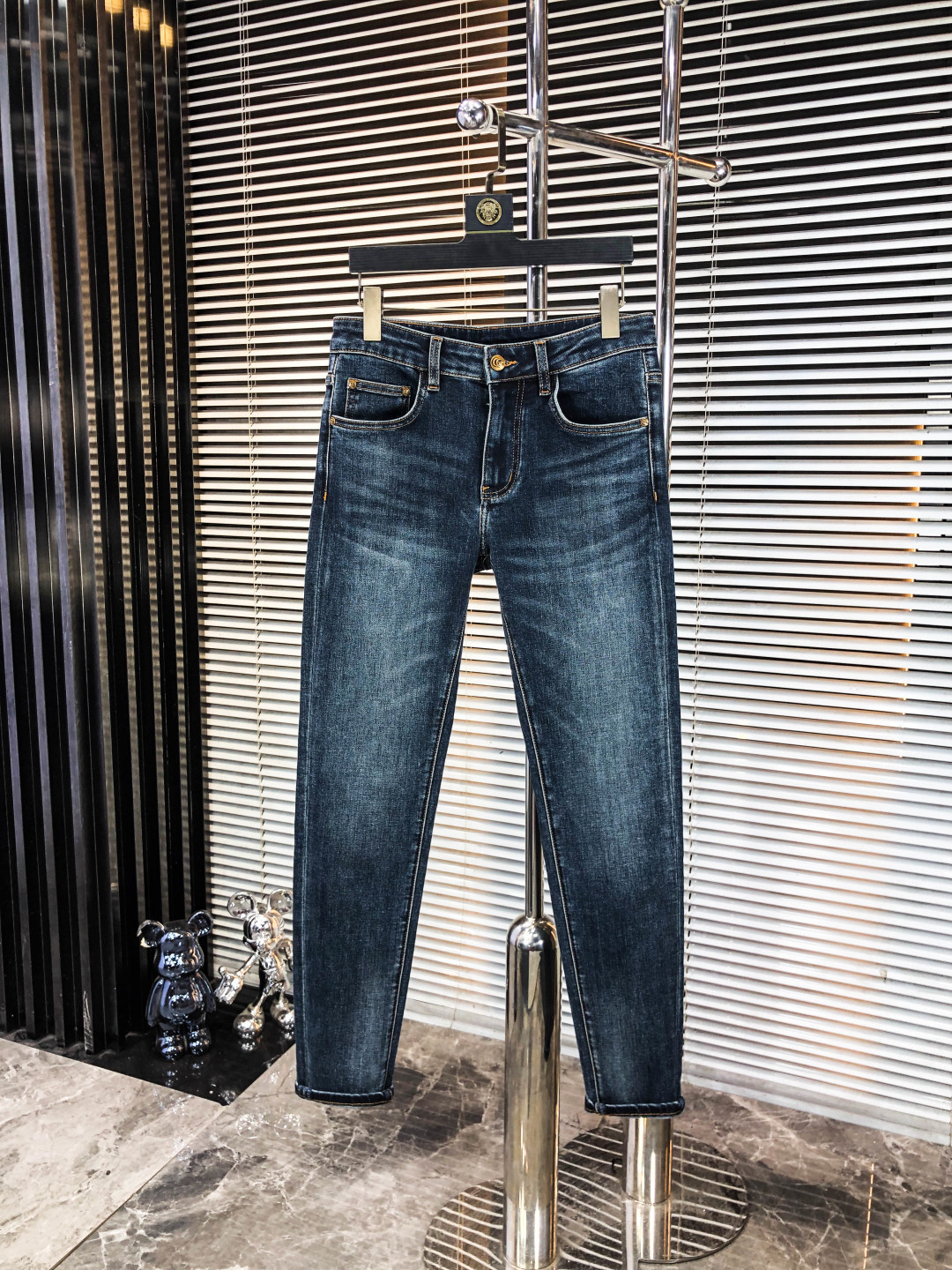 NO:546415,.Gucci.'s official counter is released simultaneously, 2025SS autumn and winter new men's casual jeans, original single quality, custom-made original denim fabric for counter, logo pattern design, 5-pants original hardware and auxiliary materials decoration, three-dimensional and clear, f super trendy and personalized, fashionable and stylish upper body!  Trendy men's must-have items, 29-38, gucci, jeans, alexander wang19860909.Gucci.官网专柜同步发售,2025SS秋冬新品男士休闲牛仔裤,原单品质,专柜定制原版牛仔面料,logo图案设计,5裤身原版五金辅料装饰,立体清晰,f超级潮流个性,上身时尚有型！潮男必备单品 码数29-38,,gucci,jeans,alexander wang,Men's clothing