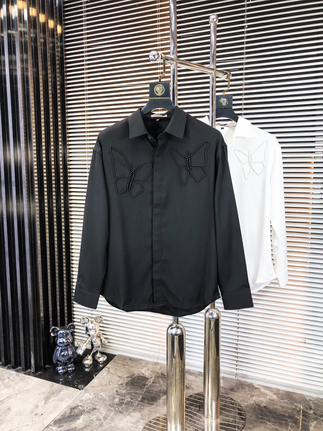 NO:546521,.Bv Four-season fashion new men's long-sleeved shirts are used simultaneously with high-end top-grade fabrics, never pilling, comfortable and exquisite, with excellent upper body effect. Luxury brand original LOGO matching fully reflects the temperament and taste of men. Fashion and elegant, noble background. L simple and delicate design. Perfect cutting. Meticulous materials are used. Soft and comfortable in the hand. Gorgeous colors show the atmosphere!  Counter size M-3XL.m wear 175/130 catties, bottega veneta, alexander wang19860909.Bv 四季款时尚新品男士长袖衬衣 同步采用高档顶级面料 绝不起球 舒适精致,上身效果极佳 奢华品牌原版LOGO搭配 充分体现男人的气质与品位 时尚优雅 贵族底蕴 L简洁细腻的设计 裁剪完美 用料一丝不苟 手感柔软舒适 华丽色彩 彰显大气！专柜尺码M-3XL.m穿175/130斤,,bottega veneta,alexander wang,Men's clothing