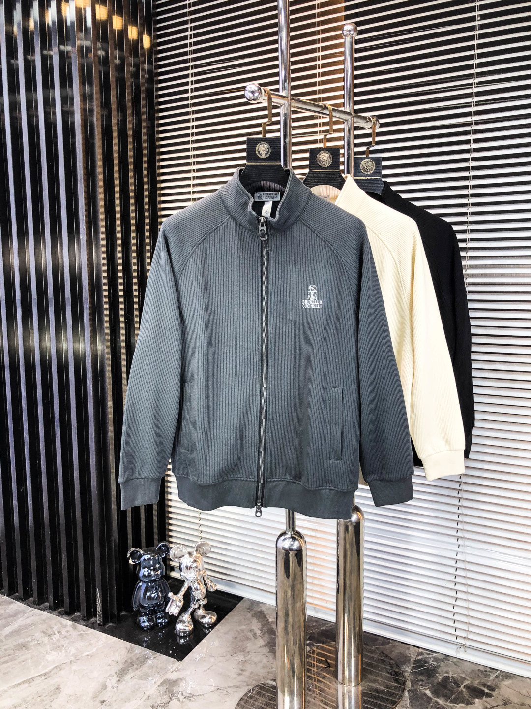 NO:546469,.BC.2025 autumn and winter new letter logo knitted sweater jacket. High-quality channels!  Urban series products, created with full luxury letter logo elements, b, the best style that is a must-have for high-end temperament, g, a single item with a very tone and charm!  Original custom imported double-sided water-soluble cotton fabric, comfortable to touch, embroidered letter design effect is quite exquisite, fashionable, classic and versatile!  Size M—XXXL.m wears 175/130 catties, jackets & coats, sweaters, alexander wang19860909.BC.2025秋冬新款字母logo针织毛衣外套.渠道精品！都市系列产物,奢华程度满分的字母logo元素打造,b高端气质型必入的极品款式,g一款极具腔调感与魅力的单品！ 原版定制进口双面水溶棉面料,手感舒适,刺绣字母设计效果相当精致,时尚经典百搭！ 尺码M—XXXL.m穿175/130斤,,jackets & coats,sweaters,alexander wang,Men's clothing