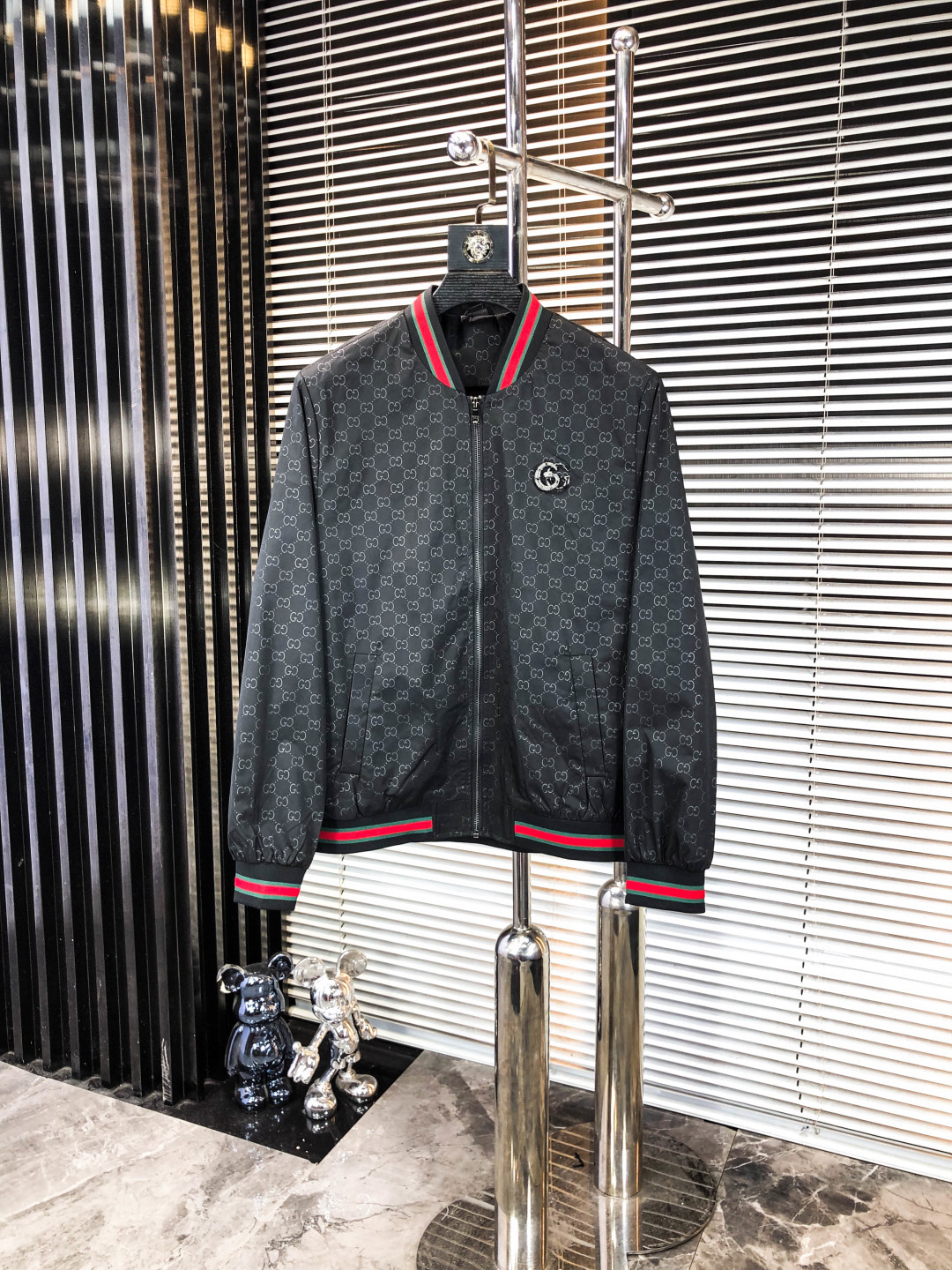 NO:548210,.Gucci.25 new autumn and winter products are available for sale, casual and daily wear!  The upper body modifies the body, perfectly combines fashion aesthetics with the concept of new urban business and leisure, and the Italian minimalist, capable and outdoor functional styles are interpreted in the ultimate form, both solemn and harmonious, creating a unique styling item. The overall outline tends to be simple, and the 1f is quite personalized and elegant, enriching the overall vision. The wardrobe business and leisure is excellent and has high attendance rate!  It is hard to find!  Count m-3XL m wear 175/130, gucci, jackets & coats, jackets & coats, alexander wang19860909.Gucci.25秋冬新品发售夹克外套,休闲日常穿搭！上身修饰身形、将时装美学和新都市商务休闲概念完美融合,通体将意式的极简、干练和户外功能性风格极致诠释,亦庄亦谐,塑造出别具一格的造型单品,整体轮廓趋于简约风格,1f颇为个性且雅痞的细节处理,丰富了整体视觉.衣橱商务休闲绝佳的高出勤率！可遇而不可求！码数m-3XL m穿175/130,,gucci,jackets & coats,jackets & coats,alexander wang,Men's clothing