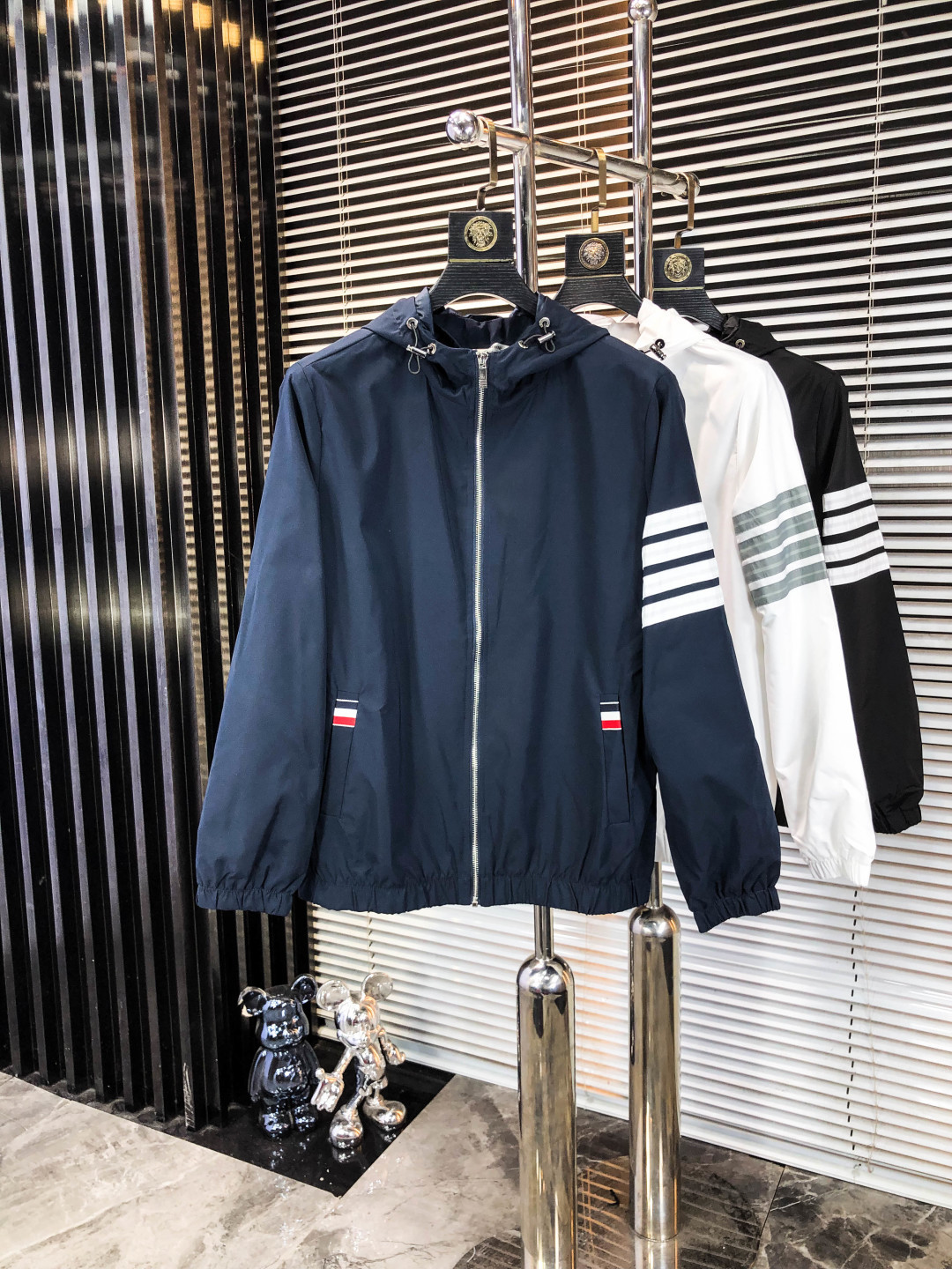 NO:548207,.TB .25 new autumn and winter products are available for sale, casual and daily wear!  The upper body modifies the body, perfectly combines fashion aesthetics with the concept of new urban business and leisure, and the Italian minimalist, capable and outdoor functional styles are interpreted in the ultimate form, both solemn and harmonious, creating a unique styling item. The overall outline tends to be simple, and the 1f is quite personalized and elegant, enriching the overall vision. The wardrobe business and leisure is excellent and has high attendance rate!  It is hard to find!  Count m-3XL m wear 175/130,,jackets & coats,jackets & coats,alexander wang19860909.TB .25秋冬新品发售夹克外套,休闲日常穿搭！上身修饰身形、将时装美学和新都市商务休闲概念完美融合,通体将意式的极简、干练和户外功能性风格极致诠释,亦庄亦谐,塑造出别具一格的造型单品,整体轮廓趋于简约风格,1f颇为个性且雅痞的细节处理,丰富了整体视觉.衣橱商务休闲绝佳的高出勤率！可遇而不可求！码数m-3XL m穿175/130,,jackets & coats,jackets & coats,alexander wang,Men's clothing