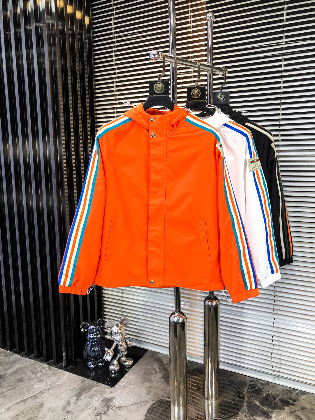 NO:548213,.Gucci.25 new autumn and winter products are available for sale, casual and daily wear!  The upper body modifies the body, perfectly combines fashion aesthetics with the concept of new urban business and leisure, and the Italian minimalist, capable and outdoor functional styles are interpreted in the ultimate form, both solemn and harmonious, creating a unique styling item. The overall outline tends to be simple, and the 1f is quite personalized and elegant, enriching the overall vision. The wardrobe business and leisure is excellent and has high attendance rate!  It is hard to find!  Count m-3XL m wear 175/130, gucci, jackets & coats, jackets & coats, alexander wang19860909.Gucci.25秋冬新品发售夹克外套,休闲日常穿搭！上身修饰身形、将时装美学和新都市商务休闲概念完美融合,通体将意式的极简、干练和户外功能性风格极致诠释,亦庄亦谐,塑造出别具一格的造型单品,整体轮廓趋于简约风格,1f颇为个性且雅痞的细节处理,丰富了整体视觉.衣橱商务休闲绝佳的高出勤率！可遇而不可求！码数m-3XL m穿175/130,,gucci,jackets & coats,jackets & coats,alexander wang,Men's clothing