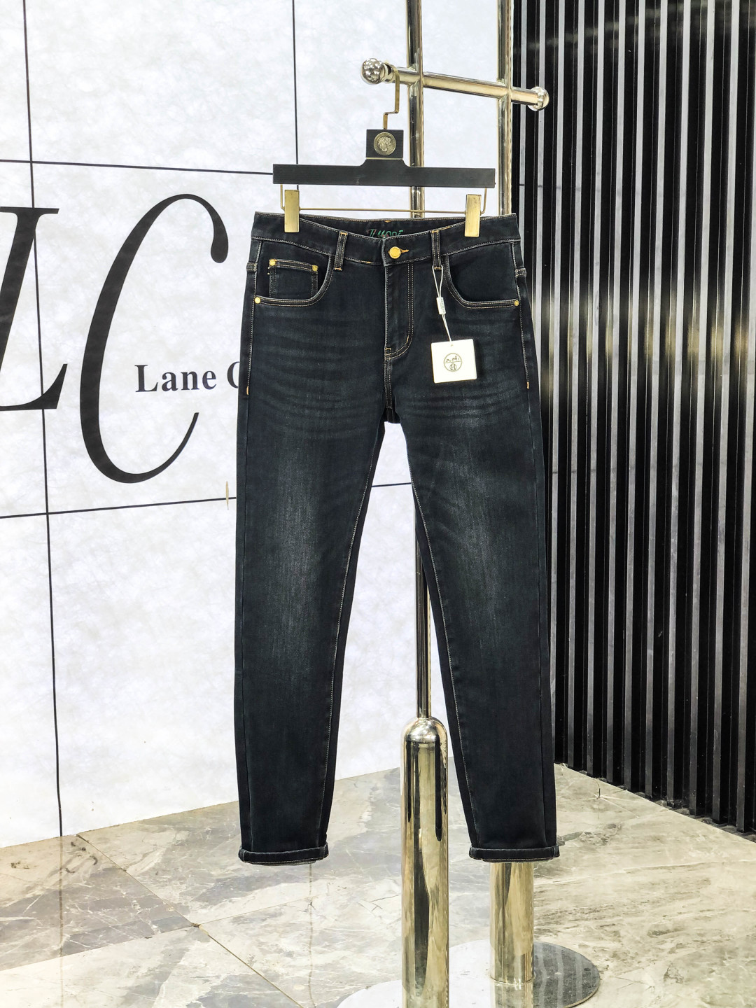 NO:563468,.Hermès. Official website counters are simultaneously on sale, 2025SS new autumn and winter men's casual jeans, original quality, counter-customized original denim fabrics, logo pattern design, hm pants body original hardware accessories decoration, three-dimensional and clear, super trendy personality, fashionable and stylish upper body!  Must-have items for trendy men in sizes 29-38, hermes, jeans, alexander wang19860909.爱马仕.官网专柜同步发售,2025SS秋冬新品男士休闲牛仔裤,原单品质,专柜定制原版牛仔面料,logo图案设计,hm裤身原版五金辅料装饰,立体清晰,超级潮流个性,上身时尚有型！潮男必备单品 码数29-38,,hermes,jeans,alexander wang,Men's clothing