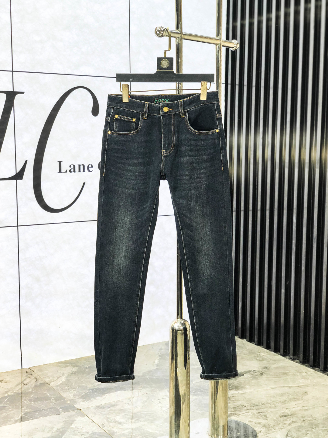 NO:563475,.Dior. official website counter is on sale simultaneously, 2025SS new autumn and winter men's casual jeans, original quality, counter customized original denim fabric, logo pattern design, hm pants body original hardware decoration, three-dimensional and clear, super trendy personality, fashionable and stylish upper body!  Must-have items for trendy men in sizes 29-38, dior, jeans, alexander wang19860909.Dior.官网专柜同步发售,2025SS秋冬新品男士休闲牛仔裤,原单品质,专柜定制原版牛仔面料,logo图案设计,hm裤身原版五金辅料装饰,立体清晰,超级潮流个性,上身时尚有型！潮男必备单品 码数29-38,,dior,jeans,alexander wang,Men's clothing