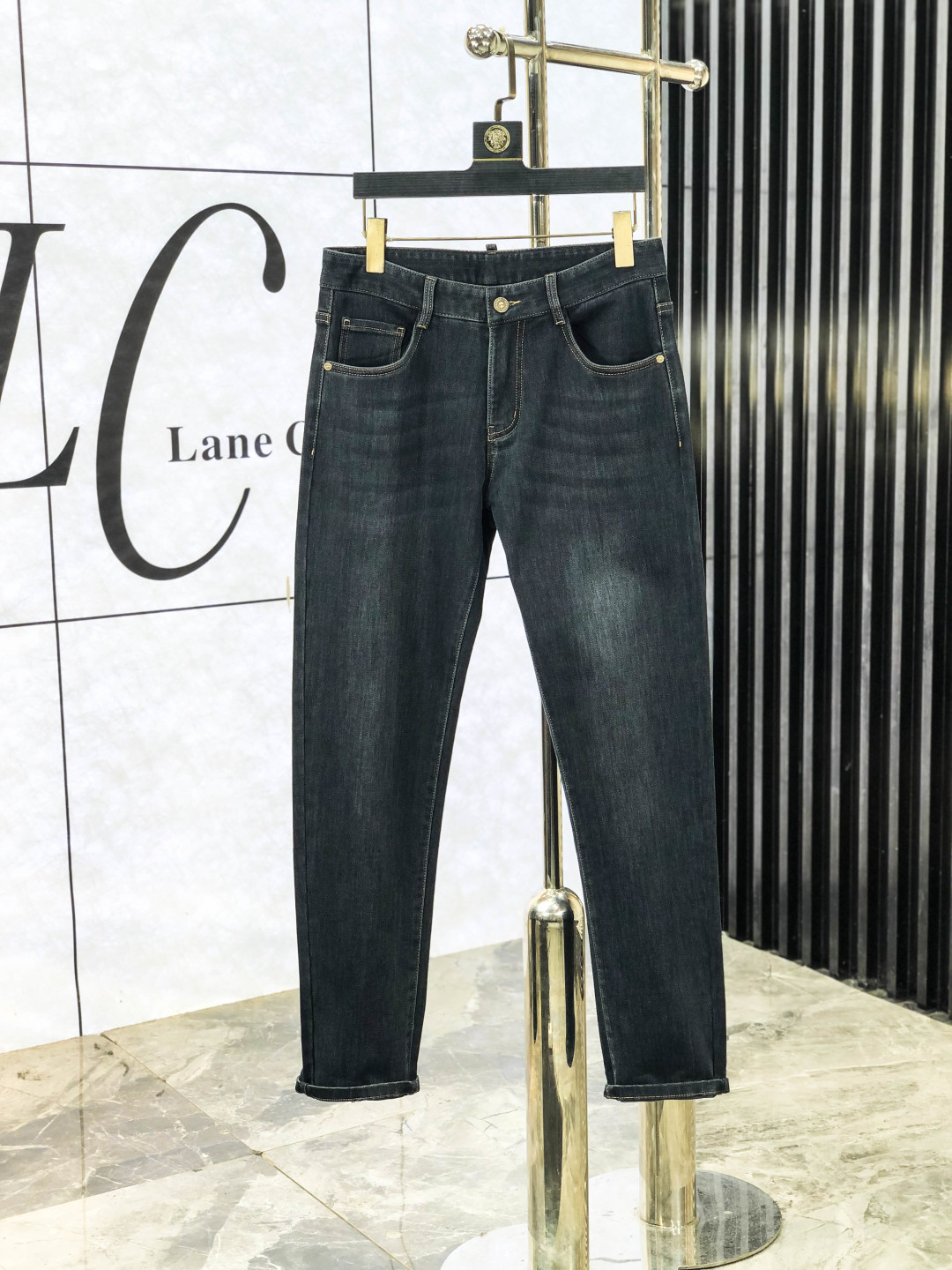 NO:563501,.Mengkou. Simultaneous sale at the official website counter, 2025 SS new autumn and winter men's casual jeans, original quality, counter customized original denim fabric, logo pattern design, hm pants body original hardware accessories decoration, three-dimensional and clear, super trendy personality, fashionable and stylish upper body!  Must-have items for trendy men in sizes 29-38, Moncler, jeans, alexander wang19860909.蒙口.官网专柜同步发售,2025SS秋冬新品男士休闲牛仔裤,原单品质,专柜定制原版牛仔面料,logo图案设计,hm裤身原版五金辅料装饰,立体清晰,超级潮流个性,上身时尚有型！潮男必备单品 码数29-38,,Moncler,jeans,alexander wang,Men's clothing