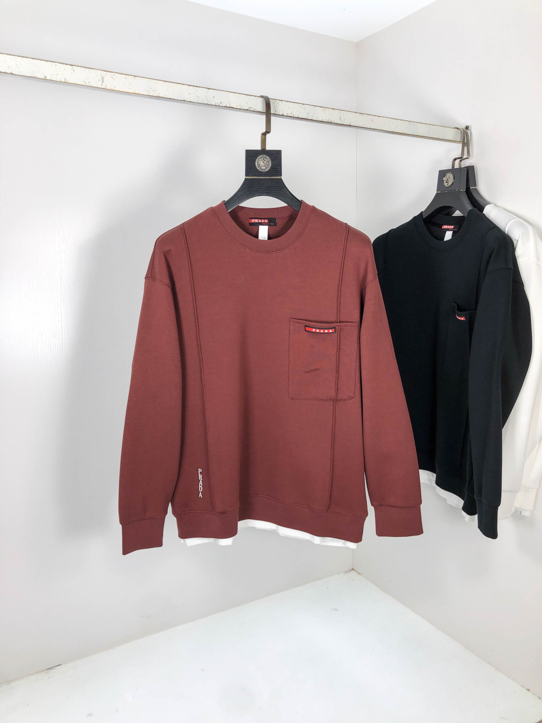 NO:569536,.Prada. 2025 autumn and winter new letter L space cotton sweatshirt. Channel boutique!  Urban series products, made with letter logo elements that are highly luxurious, b are the best styles that high-end temperament types must buy, g are a single product with a strong sense of style and charm!  The original customized imported double-sided water-soluble cotton fabric has a comfortable hand feel, the embroidered letter design effect is quite exquisite, fashionable, classic and versatile!  Size M—XXXL.m wears 175/130 pounds, prada, hoodie, sweatshirts, alexander wang19860909.普拉达.2025秋冬新款字母l太空棉卫衣.渠道精品！都市系列产物,奢华程度满分的字母logo元素打造,b高端气质型必入的极品款式,g一款极具腔调感与魅力的单品！ 原版定制进口双面水溶棉面料,手感舒适,刺绣字母设计效果相当精致,时尚经典百搭！ 尺码M—XXXL.m穿175/130斤,,prada,hoodie,sweatshirts,alexander wang,Men's clothing