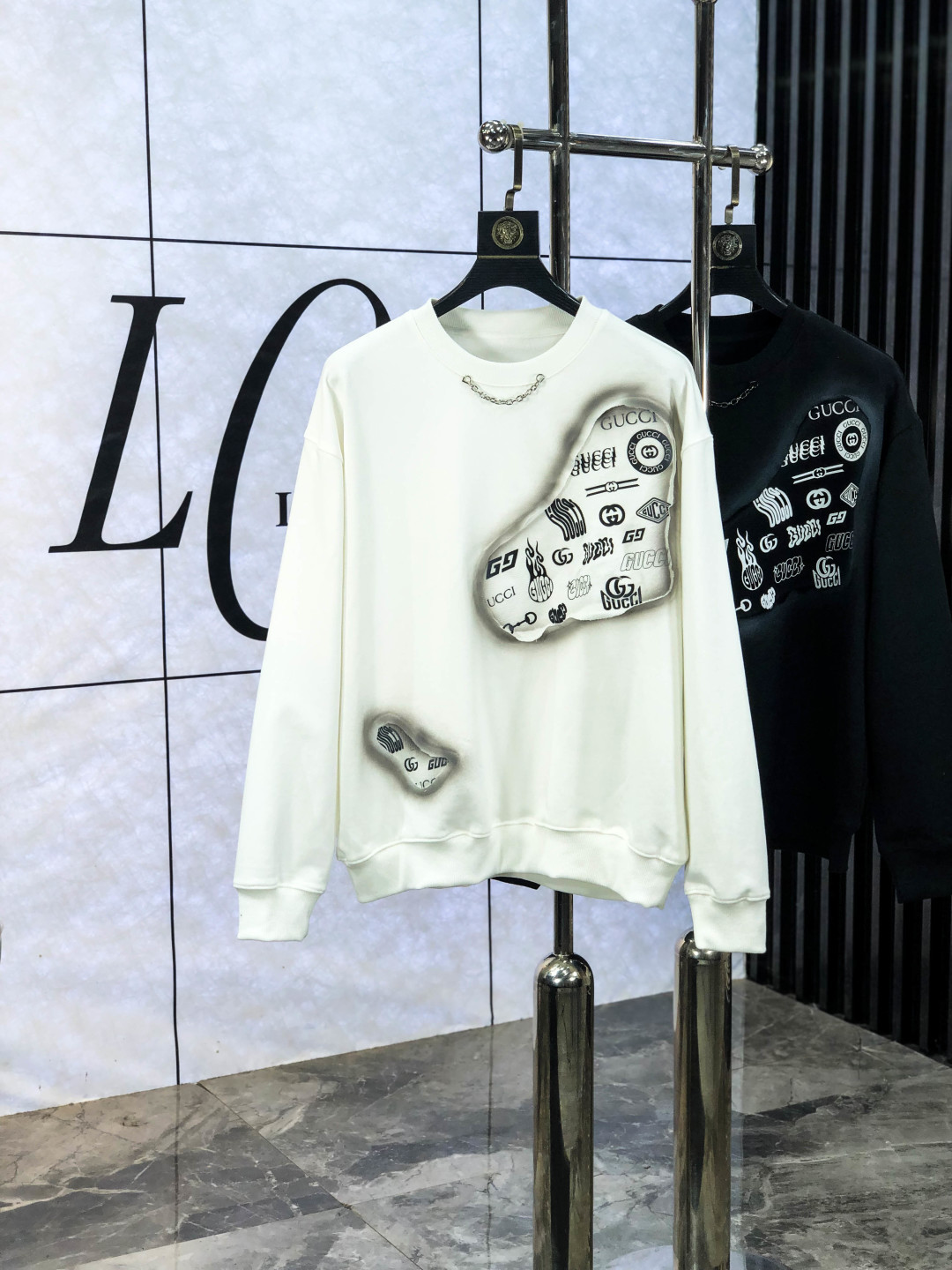 NO:572084,.Gucci .2025 new autumn and winter letter high-density sweatshirt. Channel boutique!  Urban series products, made with letter logo elements that are highly luxurious, 8 must-have styles for high-end temperament types, a single product with a strong sense of style and charm!  The original customized imported double-sided water-soluble cotton fabric has a comfortable hand feel, the embroidered letter design effect is quite exquisite, fashionable, classic and versatile!  Size s—XXXL.m wears 175/130 pounds,,gucci,hoodie,sweatshirts,alexander wang19860909.Gucci .2025秋冬新款字母高密度克重卫衣.渠道精品！都市系列产物,奢华程度满分的字母logo元素打造,8高端气质型必入的极品款式,一款极具腔调感与魅力的单品！ 原版定制进口双面水溶棉面料,手感舒适,刺绣字母设计效果相当精致,时尚经典百搭！ 尺码s—XXXL.m穿175/130斤,,gucci,hoodie,sweatshirts,alexander wang,Men's clothing