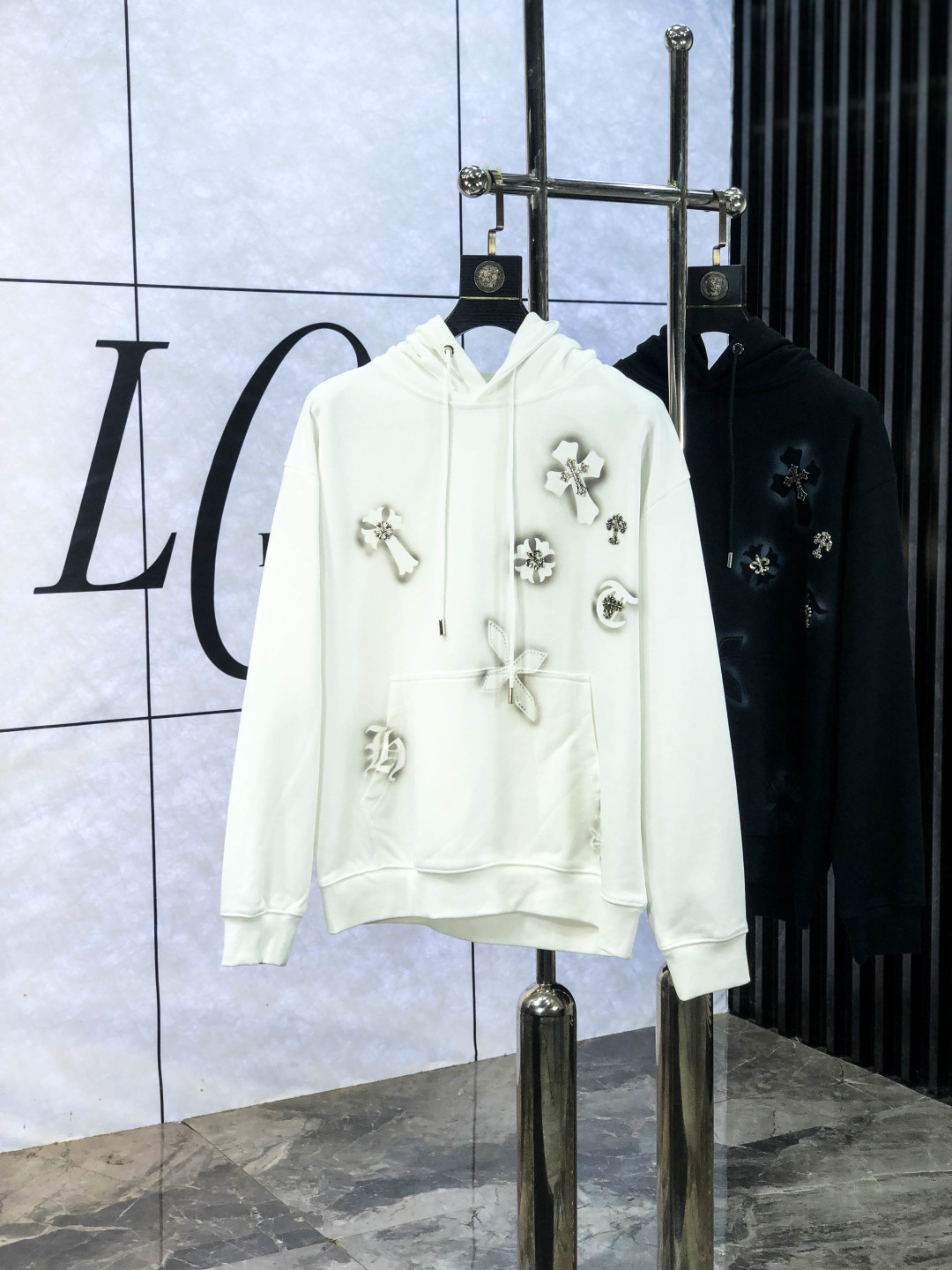 NO:572088,.Croxin. 2025 new autumn and winter letter high-density sweatshirt. Channel boutique!  Urban series products, made with letter logo elements that are highly luxurious, 8 must-have styles for high-end temperament types, a single product with a strong sense of style and charm!  The original customized imported double-sided water-soluble cotton fabric has a comfortable hand feel, the embroidered letter design effect is quite exquisite, fashionable, classic and versatile!  Size s—XXXL.m wears 175/130 pounds,,chrome hearts,hoodie,sweatshirts,alexander wang19860909.克罗心.2025秋冬新款字母高密度克重卫衣.渠道精品！都市系列产物,奢华程度满分的字母logo元素打造,8高端气质型必入的极品款式,一款极具腔调感与魅力的单品！ 原版定制进口双面水溶棉面料,手感舒适,刺绣字母设计效果相当精致,时尚经典百搭！ 尺码s—XXXL.m穿175/130斤,,chrome hearts,hoodie,sweatshirts,alexander wang,Men's clothing