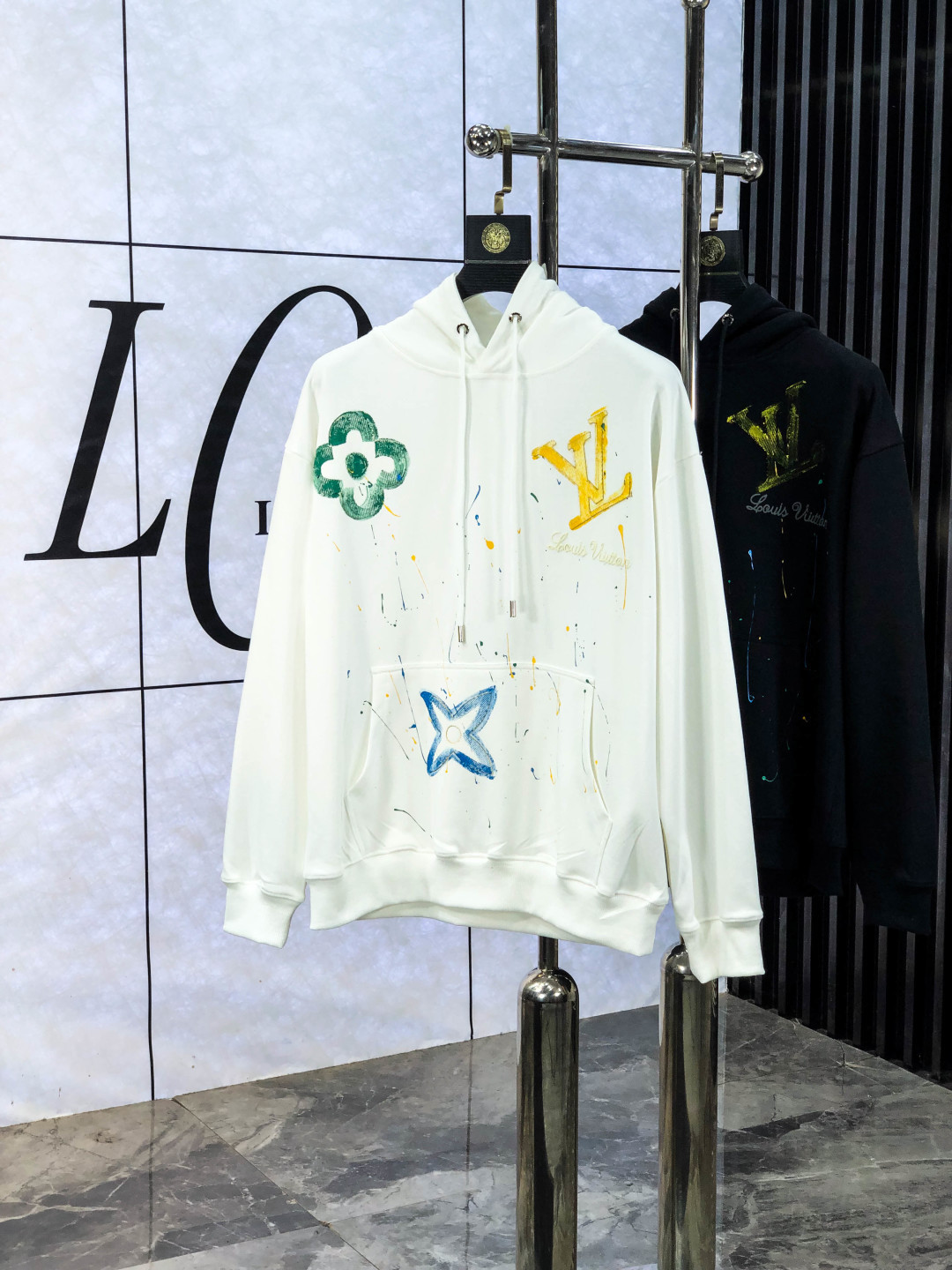 NO:572093,.Lv. 2025 autumn and winter new letter high density sweatshirt. Channel boutique!  Urban series products, made with letter logo elements that are highly luxurious, 8 must-have styles for high-end temperament types, a single product with a strong sense of style and charm!  The original customized imported double-sided water-soluble cotton fabric has a comfortable hand feel, the embroidered letter design effect is quite exquisite, fashionable, classic and versatile!  Size s—XXXL.m wears 175/130 pounds,,louis vuitton,hoodie,sweatshirts,alexander wang19860909.Lv.2025秋冬新款字母高密度克重卫衣.渠道精品！都市系列产物,奢华程度满分的字母logo元素打造,8高端气质型必入的极品款式,一款极具腔调感与魅力的单品！ 原版定制进口双面水溶棉面料,手感舒适,刺绣字母设计效果相当精致,时尚经典百搭！ 尺码s—XXXL.m穿175/130斤,,louis vuitton,hoodie,sweatshirts,alexander wang,Men's clothing