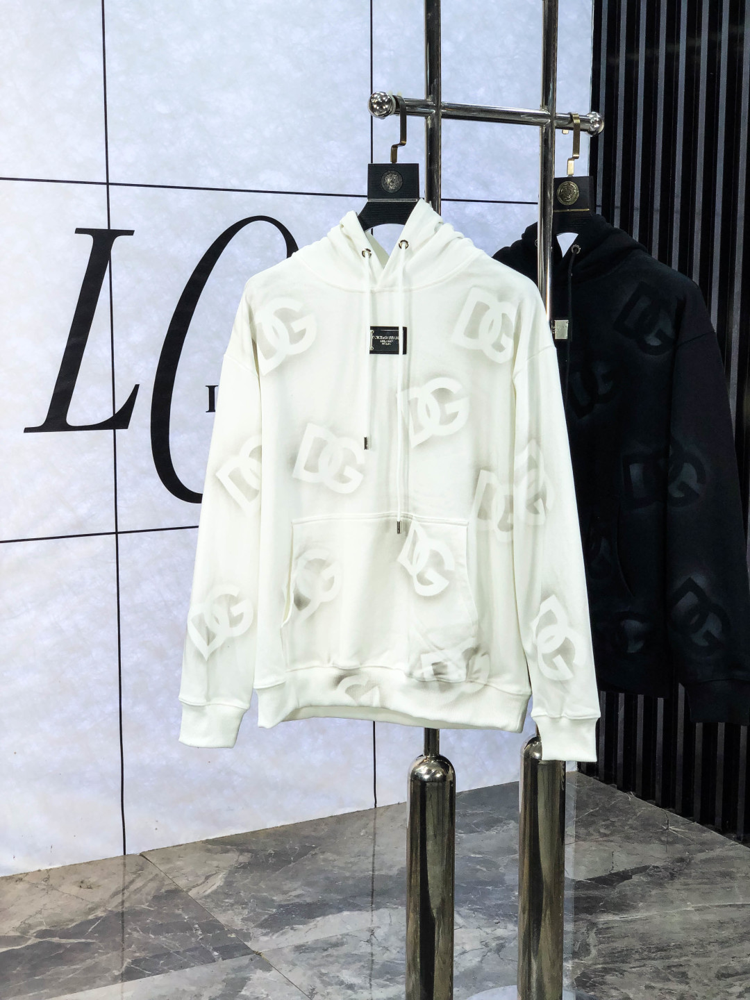 NO:572095,.D&G.2025 new autumn and winter letter high-density sweatshirt. Channel boutique!  Urban series products, made with letter logo elements that are highly luxurious, 8 must-have styles for high-end temperament types, a single product with a strong sense of style and charm!  The original customized imported double-sided water-soluble cotton fabric has a comfortable hand feel, the embroidered letter design effect is quite exquisite, fashionable, classic and versatile!  Size s—XXXL.m wears 175/130 pounds,,Dolce&Gabbana,hoodie,sweatshirts,alexander wang19860909.D&G.2025秋冬新款字母高密度克重卫衣.渠道精品！都市系列产物,奢华程度满分的字母logo元素打造,8高端气质型必入的极品款式,一款极具腔调感与魅力的单品！ 原版定制进口双面水溶棉面料,手感舒适,刺绣字母设计效果相当精致,时尚经典百搭！ 尺码s—XXXL.m穿175/130斤,,Dolce&Gabbana,hoodie,sweatshirts,alexander wang,Men's clothing