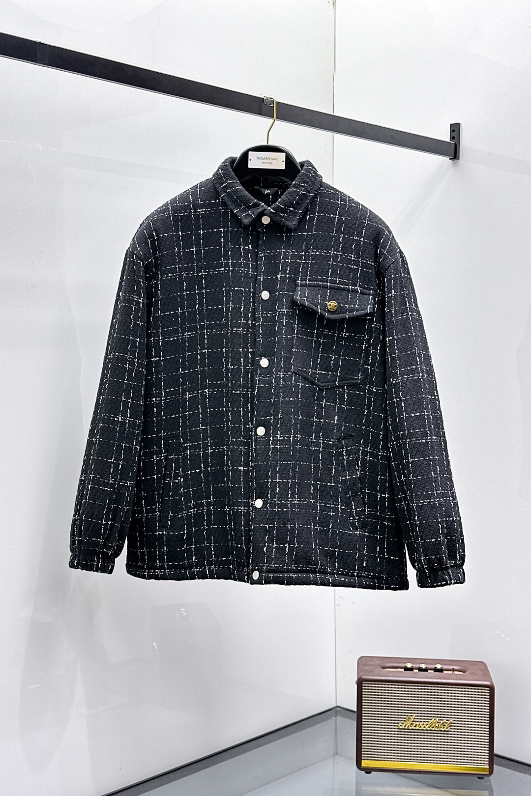 NO:601096,.Céline. 25 autumn and winter new product launches knitted jacket, casual daily wear!  The upper body modifies the body shape, perfectly integrating fashion aesthetics and new urban business and leisure concepts. The whole body interprets the Italian minimalist, capable and outdoor functional style to the extreme. It is both solemn and harmonious, creating a unique styling item. The overall outline tends to be simple style. 88's rather individual and yuppie detail processing enriches the overall vision. The wardrobe is perfect for business and leisure and has a high attendance rate!  It's something you can meet but can't ask for!  Size m-3XL m wears 175/130,,celine,jackets & coats,alexander wang19860909.赛琳.25秋冬新品发售针织外套,休闲日常穿搭！上身修饰身形、将时装美学和新都市商务休闲概念完美融合,通体将意式的极简、干练和户外功能性风格极致诠释,亦庄亦谐,塑造出别具一格的造型单品,整体轮廓趋于简约风格,88颇为个性且雅痞的细节处理,丰富了整体视觉.衣橱商务休闲绝佳的高出勤率！可遇而不可求！码数m-3XL m穿175/130,,celine,jackets & coats,alexander wang,Men's clothing