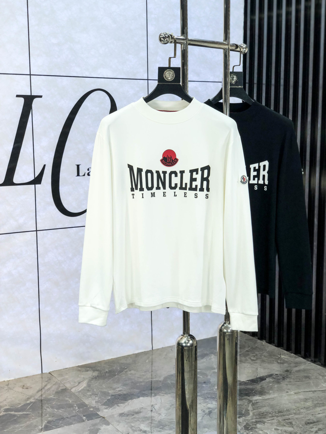 NO:573108,.Mask. 25ss new bottoming shirt. Streamlined round neck and long sleeves. Classic work. Super fashionable streamlined long T. It is a holy item for single wear and inner wear. Selected and customized for customers.  Made of velvet-like material, the surface is soft and delicate, and it is very skin-friendly and comfortable. It can not only give you a fashionable and stylish dressing effect, but also provide effective warmth and comfort. It has high elasticity and can control various body shapes. It has excellent appearance and texture, and is definitely a must-have item for everyone!  One of the biggest selling points this year!  !  !  The classic micro-mark logo embellishment and the overall neat and detailed cutting embody a natural sense of grandeur. The overall clean style reveals a low-key and luxurious high-end fashion sense!  s-xxL.s wears 175/130 pounds,,Moncler,alexander wang19860909.蒙口.25ss新款打底衫 精简圆领长袖 经典著作,超时髦的精简款长T属于单穿内搭的圣品.甄选客供定织 绒感类材质制成,表面软糯细腻质地,b相当亲肤舒适,既能给你时尚有型的着身效果,又能起到有效的保暖舒适性,高弹力,可驾驭各种身形.极佳的品相质感,绝对是当之无愧的人手必入单品！今年最大卖点之一！！！经典微标logo缀饰,整体工整细密的走线裁剪,更是体现着一种浑然天成的大气感,整体净版的款式更是显露出低调奢华的高级时尚感！ s-xxL.s穿175/130斤,,Moncler,alexander wang,Men's clothing