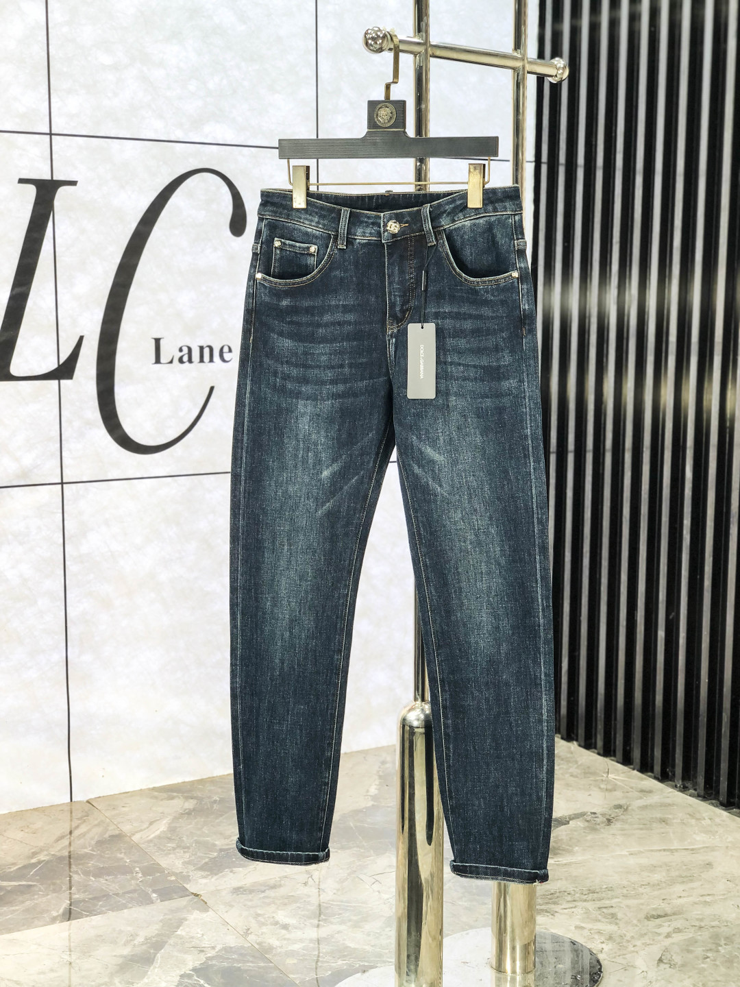 NO:600059,.D&G. Official website counter is on sale simultaneously, 2025SS new autumn and winter men's casual jeans, original quality, counter customized original denim fabric, logo pattern design, b pants body original hardware decoration, three-dimensional and clear, c super trendy personality, fashionable and stylish upper body!  Must-have items for trendy men in sizes 28-38, Dolce&Gabbana, jeans, alexander wang19860909.D&G.官网专柜同步发售,2025SS秋冬新品男士休闲牛仔裤,原单品质,专柜定制原版牛仔面料,logo图案设计,b裤身原版五金辅料装饰,立体清晰,c超级潮流个性,上身时尚有型！潮男必备单品 码数28-38,,Dolce&Gabbana,jeans,alexander wang,Men's clothing