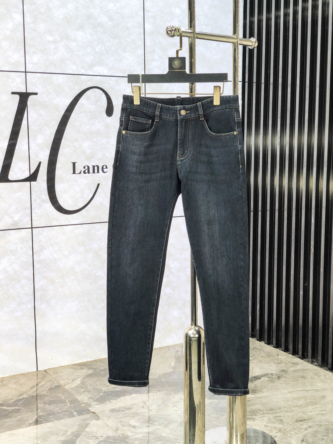 NO:600063,.Prada. Official website counters are simultaneously on sale, 2025SS new autumn and winter men's casual jeans, original quality, counter-customized original denim fabrics, logo pattern design, b pants body original hardware accessories decoration, three-dimensional and clear, c super trendy personality, fashionable and stylish upper body!  Must-have items for trendy men in sizes 28-38, prada, jeans, alexander wang19860909.普拉达.官网专柜同步发售,2025SS秋冬新品男士休闲牛仔裤,原单品质,专柜定制原版牛仔面料,logo图案设计,b裤身原版五金辅料装饰,立体清晰,c超级潮流个性,上身时尚有型！潮男必备单品 码数28-38,,prada,jeans,alexander wang,Men's clothing