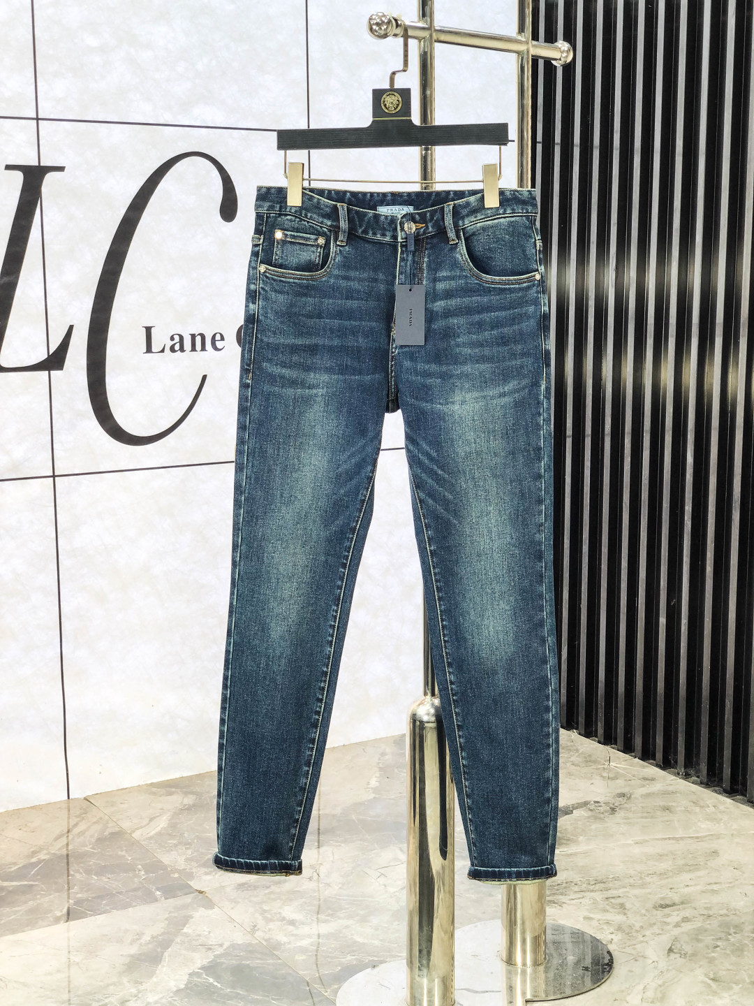 NO:600058,.Prada. Official website counters are simultaneously on sale, 2025SS new autumn and winter men's casual jeans, original quality, counter-customized original denim fabrics, logo pattern design, b pants body original hardware accessories decoration, three-dimensional and clear, c super trendy personality, fashionable and stylish upper body!  Must-have items for trendy men in sizes 28-38, prada, jeans, alexander wang19860909.普拉达.官网专柜同步发售,2025SS秋冬新品男士休闲牛仔裤,原单品质,专柜定制原版牛仔面料,logo图案设计,b裤身原版五金辅料装饰,立体清晰,c超级潮流个性,上身时尚有型！潮男必备单品 码数28-38,,prada,jeans,alexander wang,Men's clothing