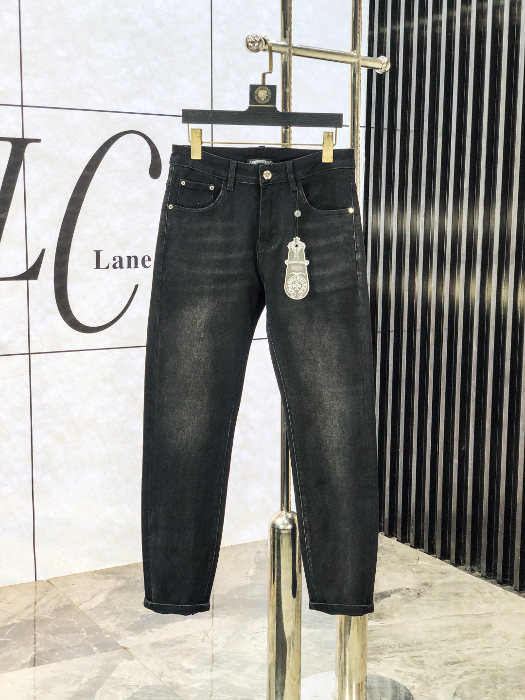 NO:600064,.Croxin. Official website counter is on sale simultaneously, 2025SS new autumn and winter men's casual jeans, original quality, counter customized original denim fabric, logo pattern design, b pants body original hardware decoration, three-dimensional and clear, c super trendy personality, fashionable and stylish upper body!  Must-have items for trendy men, sizes 28-38, chrome hearts, jeans, alexander wang19860909.克罗心.官网专柜同步发售,2025SS秋冬新品男士休闲牛仔裤,原单品质,专柜定制原版牛仔面料,logo图案设计,b裤身原版五金辅料装饰,立体清晰,c超级潮流个性,上身时尚有型！潮男必备单品 码数28-38,,chrome hearts,jeans,alexander wang,Men's clothing